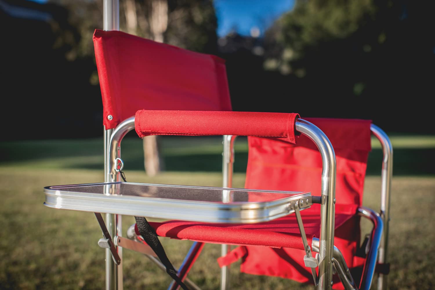 PICNIC TIME NCAA California Bears Folding Sports Chair with Side Table - Portable Beach & Camping Chair for Adults - Perfect for Tailgating, Outdoor Events & Picnics