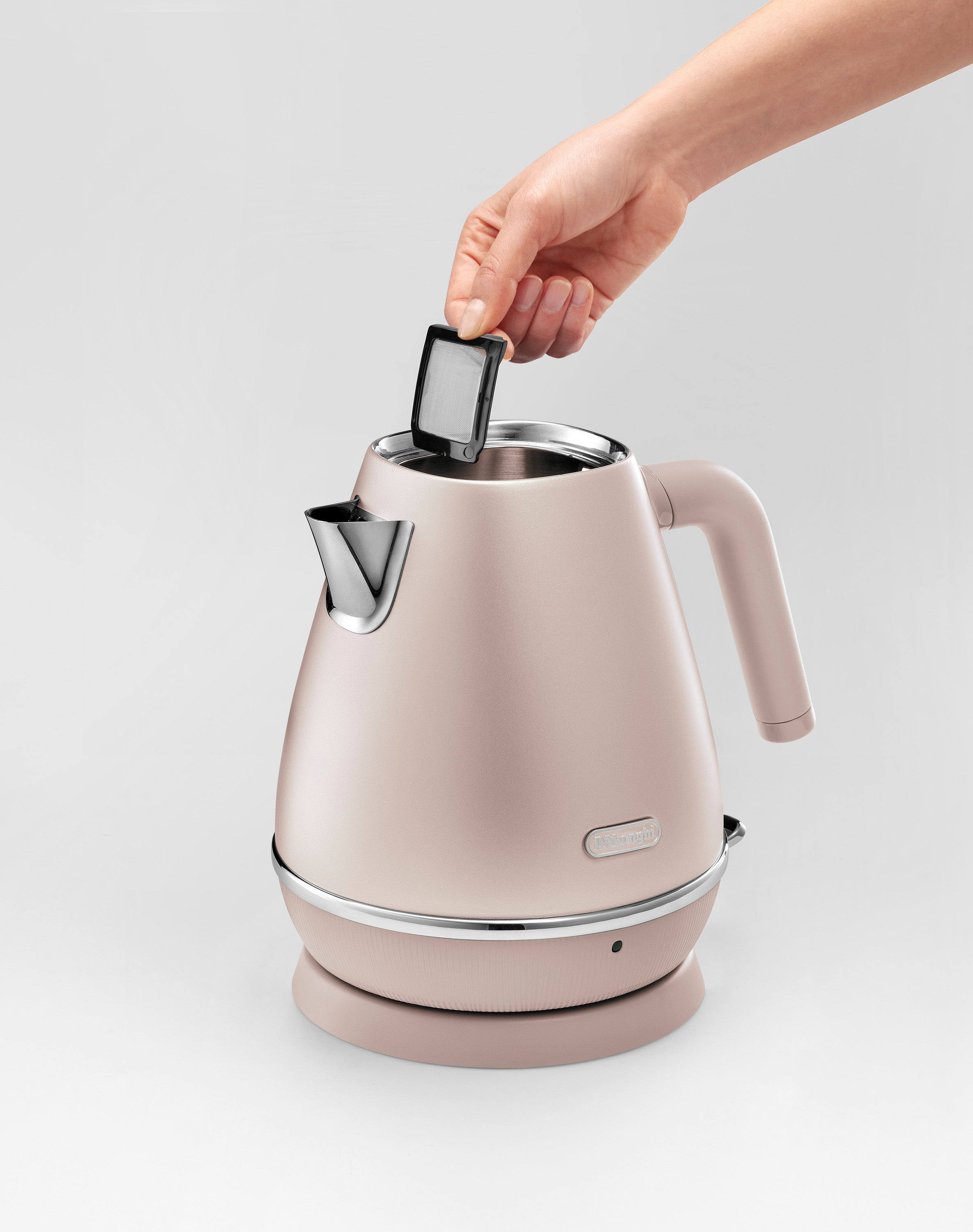 De'Longhi KBIN2000 Distinta Perla Electric Kettle - 1.7L Fast Boiling, Stainless Steel, Auto Shut-Off & Boil-Dry Protection - Perfect for Home, Office & Tea Lovers