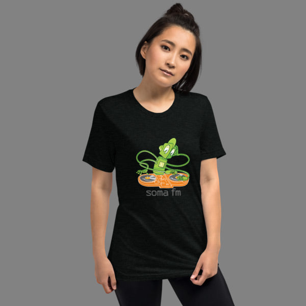 Robot DJ Graphic Short Sleeve T-Shirt for Men & Women - Cool Music Party Tee for Concerts, Festivals & Casual Wear