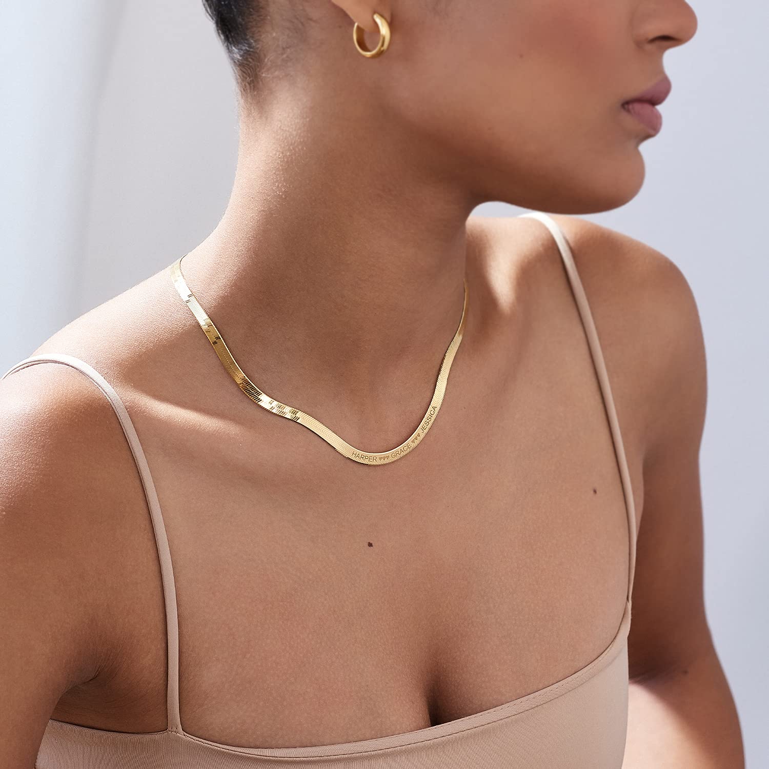 OAK & LUNA Personalized Engraved Herringbone Chain Necklace - Custom Name Jewelry for Women - Elegant Dainty Gold Necklace for Her - Perfect Gift for Christmas, Birthday, Mother's Day - Anniversary Present for Wife, Girlfriend, Mom - Great for Date Nights, Special Occasions & Everyday Wear