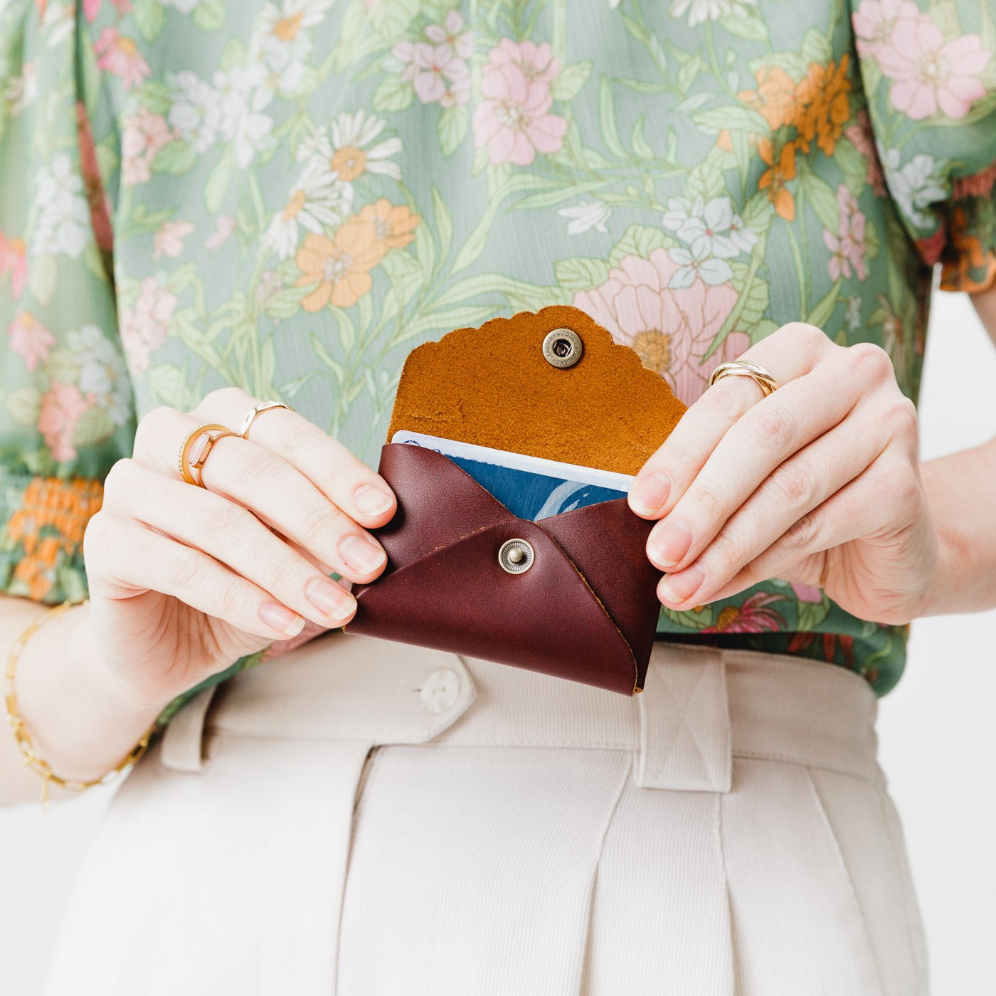 Mini Daisy Wallet - Compact & Stylish RFID Blocking Wallet for Women | Perfect for Travel, Shopping & Everyday Use