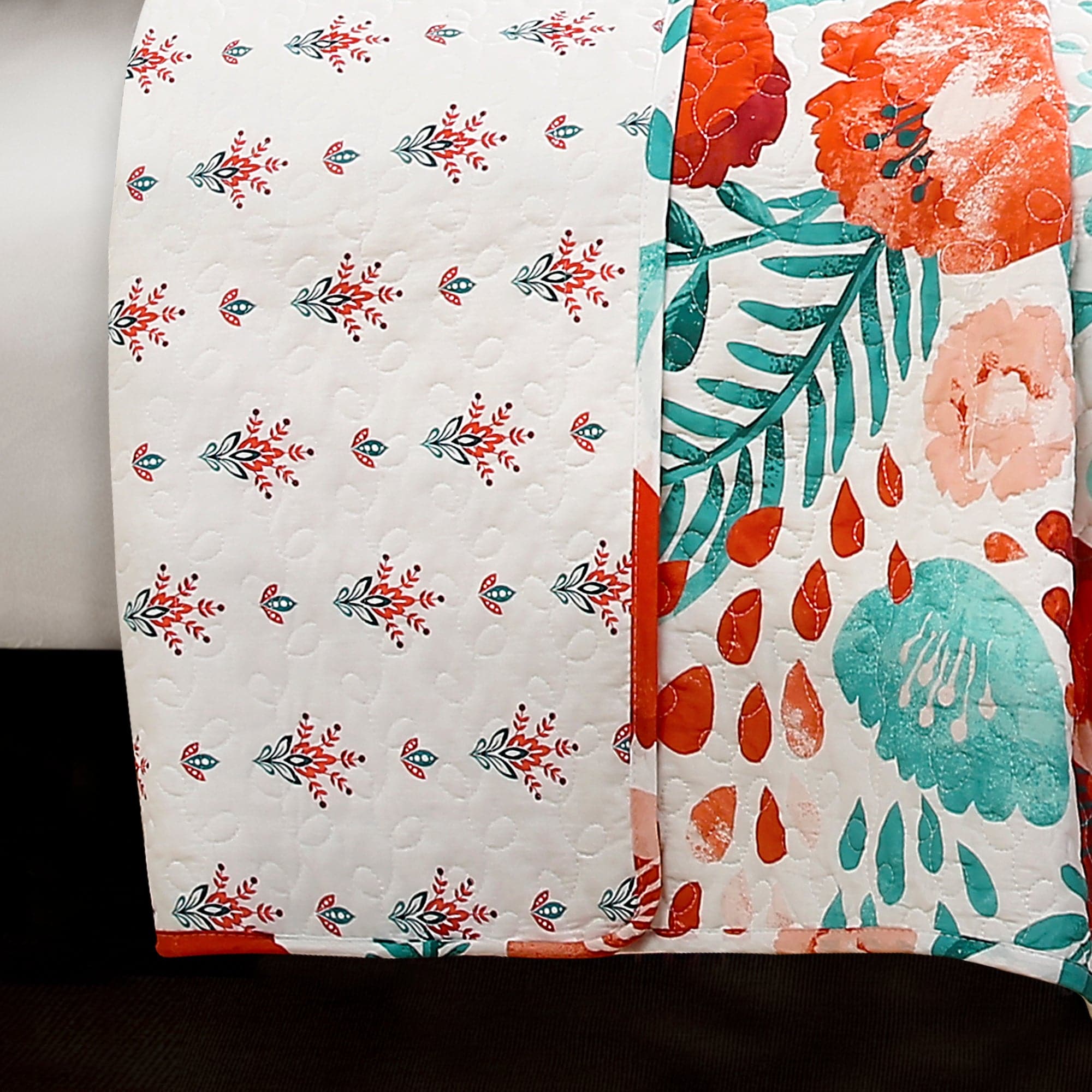 Poppy Garden Quilt 3-Piece Bedding Set - Floral Duvet Cover, Pillow Shams & Bed Skirt - Perfect for Spring & Summer Bedroom Decor