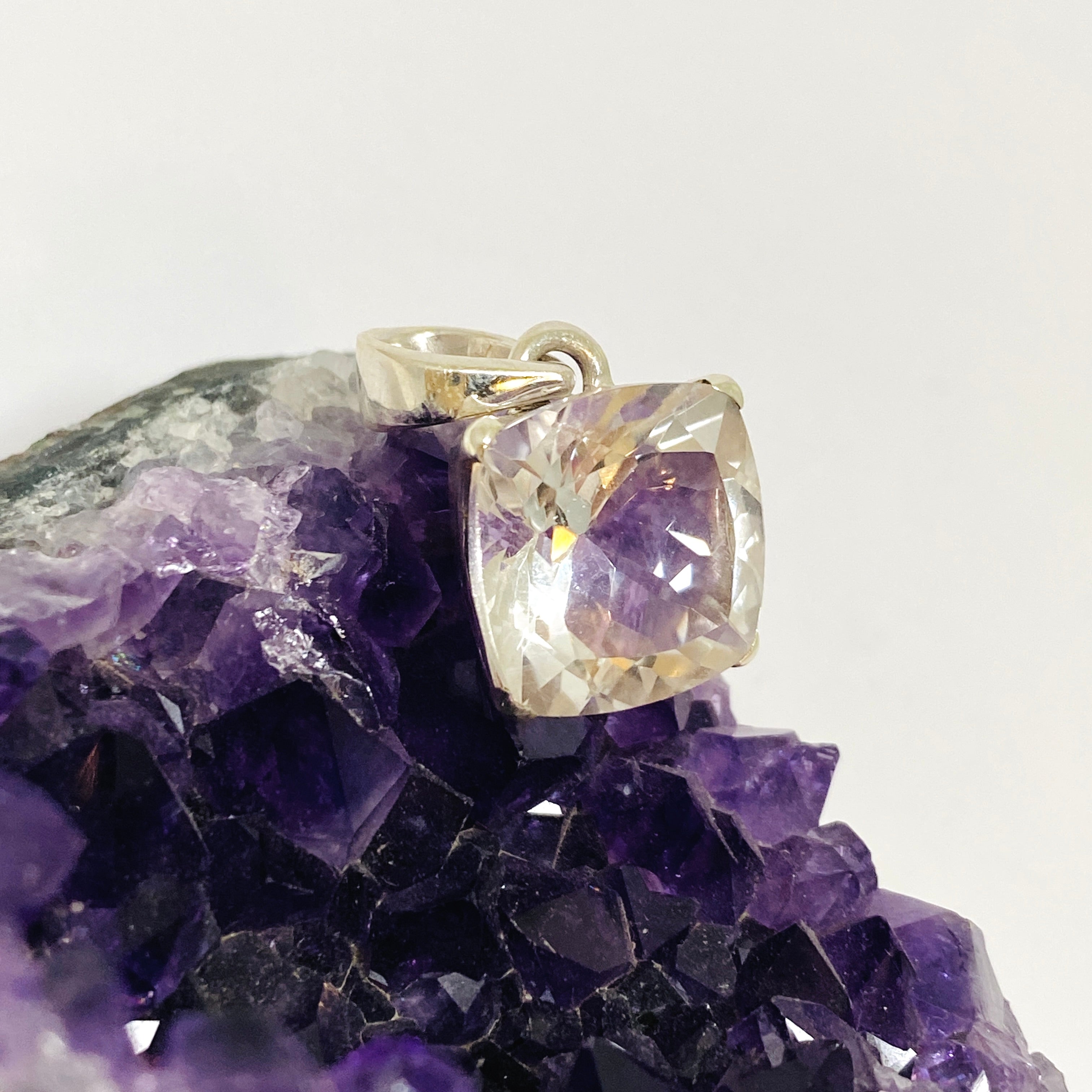 Natural Clear Quartz Square Faceted Pendant Necklace - PPGJ911 - Perfect for Meditation, Healing & Spiritual Jewelry Gifts