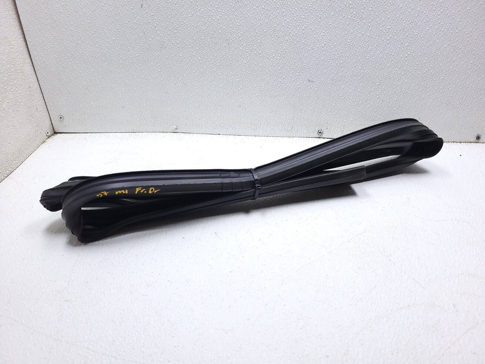 2006-2011 Mercedes ML500 Left Front Driver Side Door Weatherstrip Seal OEM Replacement - Perfect for Weather Protection & Noise Reduction While Driving