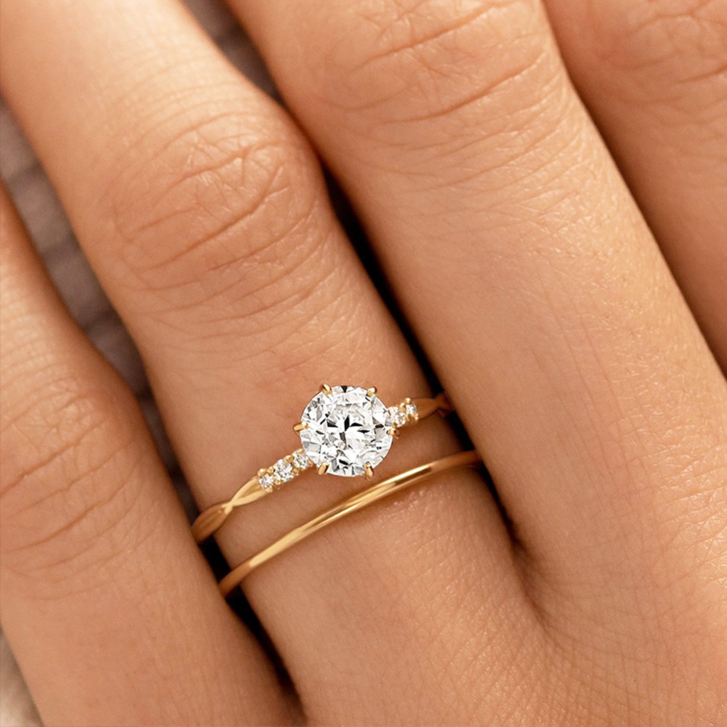 Sun Embracing Round Cut Moissanite Ashes Ring - Elegant Memorial Jewelry for Cremation Keepsake, Perfect for Remembrance Ceremonies & Special Occasions