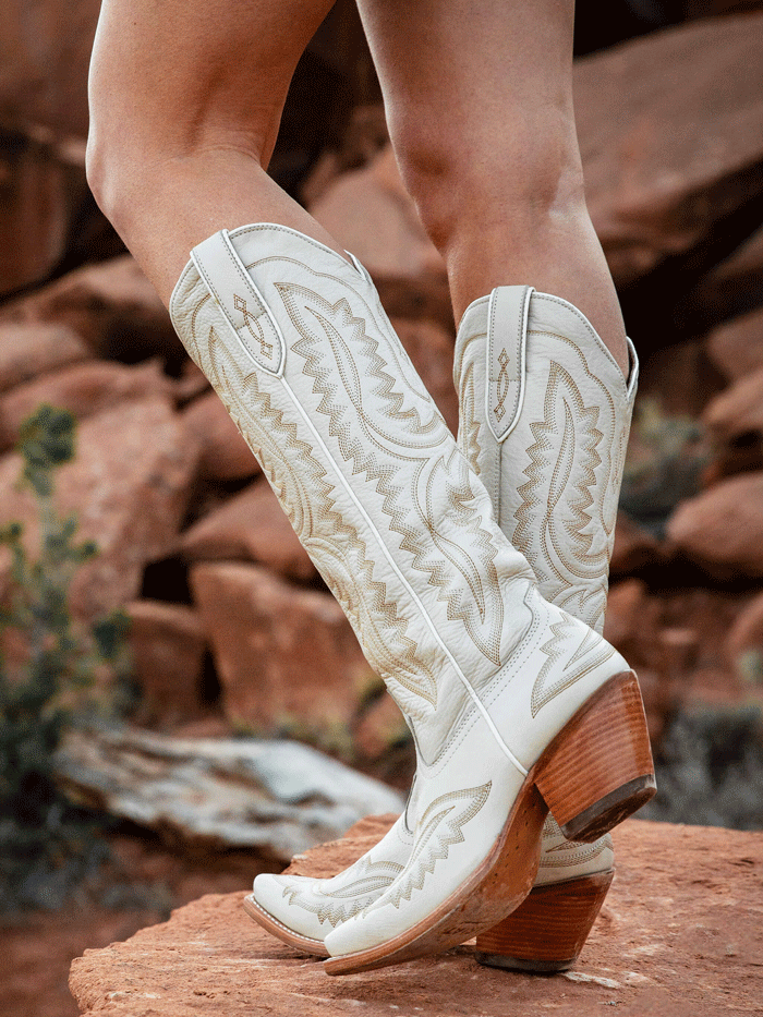 Ariat Women's Casanova Western Boots - Blanco Cowgirl Boots for Country Dancing & Riding | Comfortable & Stylish Western Fashion for Women