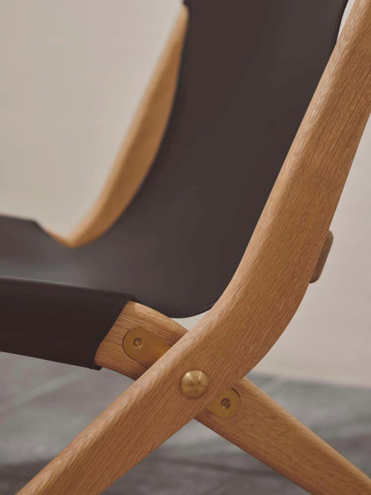 Saxe Chair - Modern Accent Chair for Living Room, Bedroom & Office - Comfortable Upholstered Lounge Chair with Wooden Legs - Perfect for Relaxing, Reading & Decorating Your Home