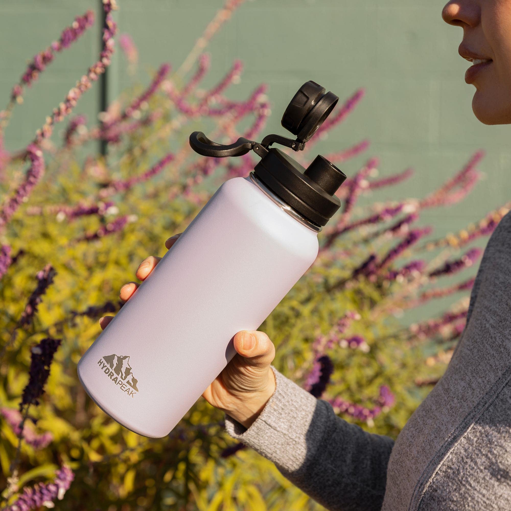 Hydrapeak 32 oz Insulated Stainless Steel Water Bottle with Chug Lid - Leak Proof, Double Wall Vacuum Insulation Keeps Drinks Cold for 24 Hours & Hot for 12 Hours - Perfect for Gym, Hiking, Travel & Outdoor Activities