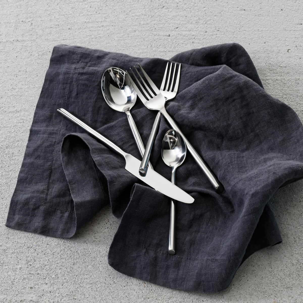 Premium Capri Flatware Set of 20 Pieces - Stainless Steel Silverware for Dining, Kitchen & Entertaining - Includes Forks, Knives, Spoons for Everyday Use & Special Occasions