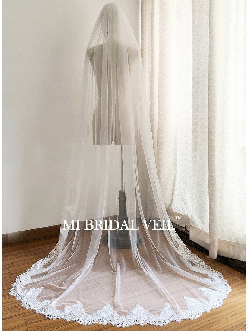 Elegant Chapel Length Lace Wedding Veil with Hip Detail - Perfect for Bridal Ceremonies & Romantic Photos