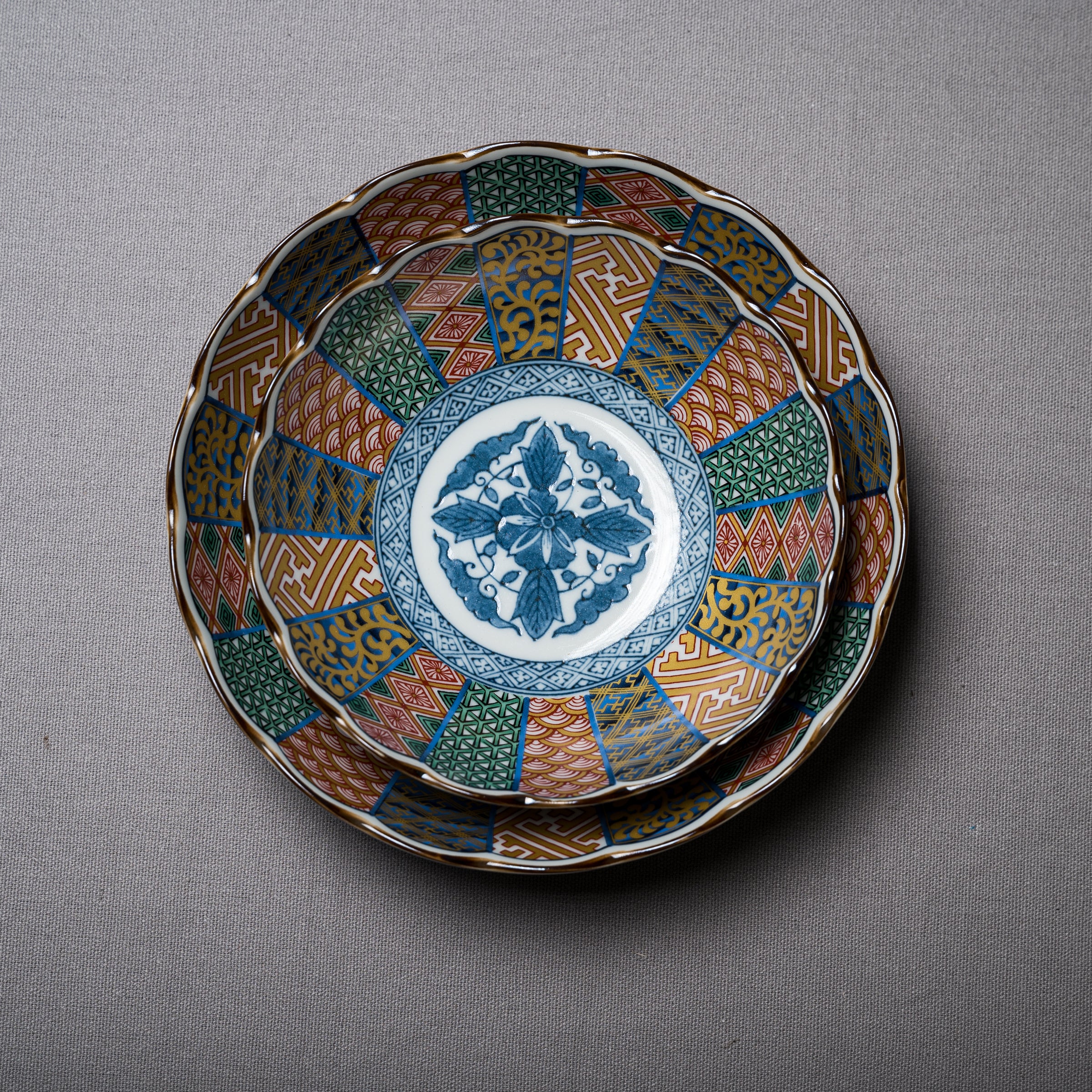 Authentic Japanese Somenishiki Mino Ware Medium Bowl 17cm - Handcrafted Ceramic Rice/Noodle Bowl with Lucky Auspicious Pattern - Perfect for Asian Cuisine, Home Dining & Gift Giving