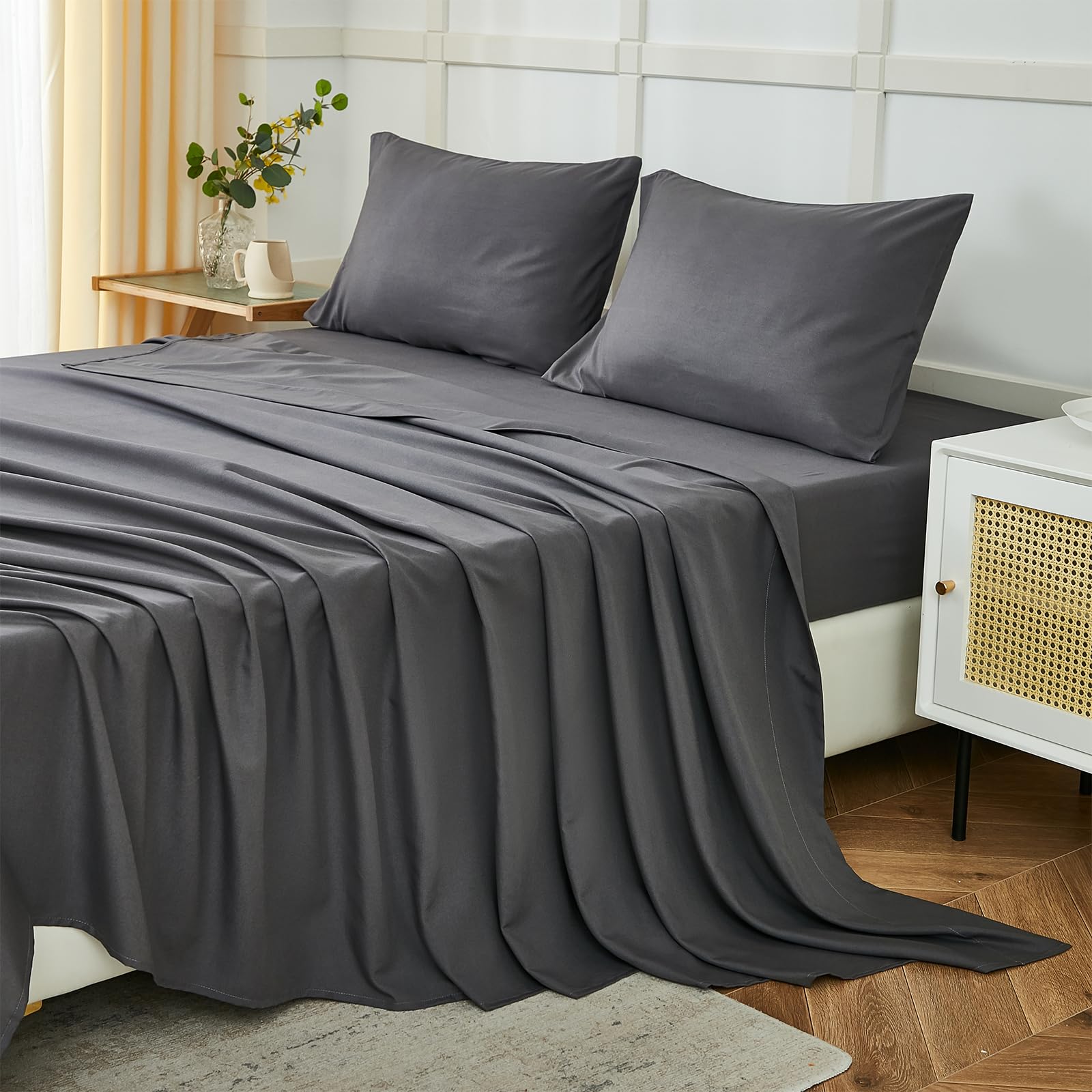 ILAVANDE 4-Piece King Size Sheet Set - 1800 Series Microfiber Bed Sheets in Grey | Ultra Soft, Wrinkle-Free & Breathable | 14