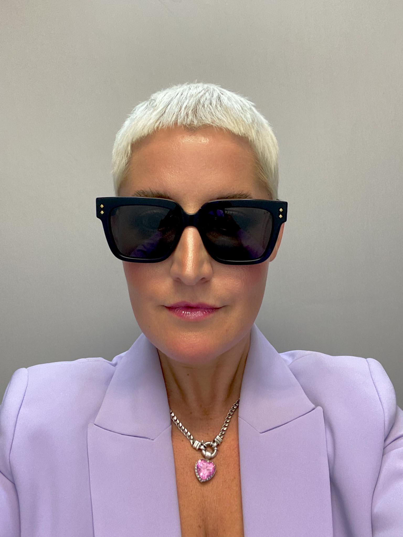 Gucci GG 1084 001 Black Sunglasses - Luxury Designer Shades for Women & Men | Perfect for Outdoor Activities, Beach & Fashion Statements