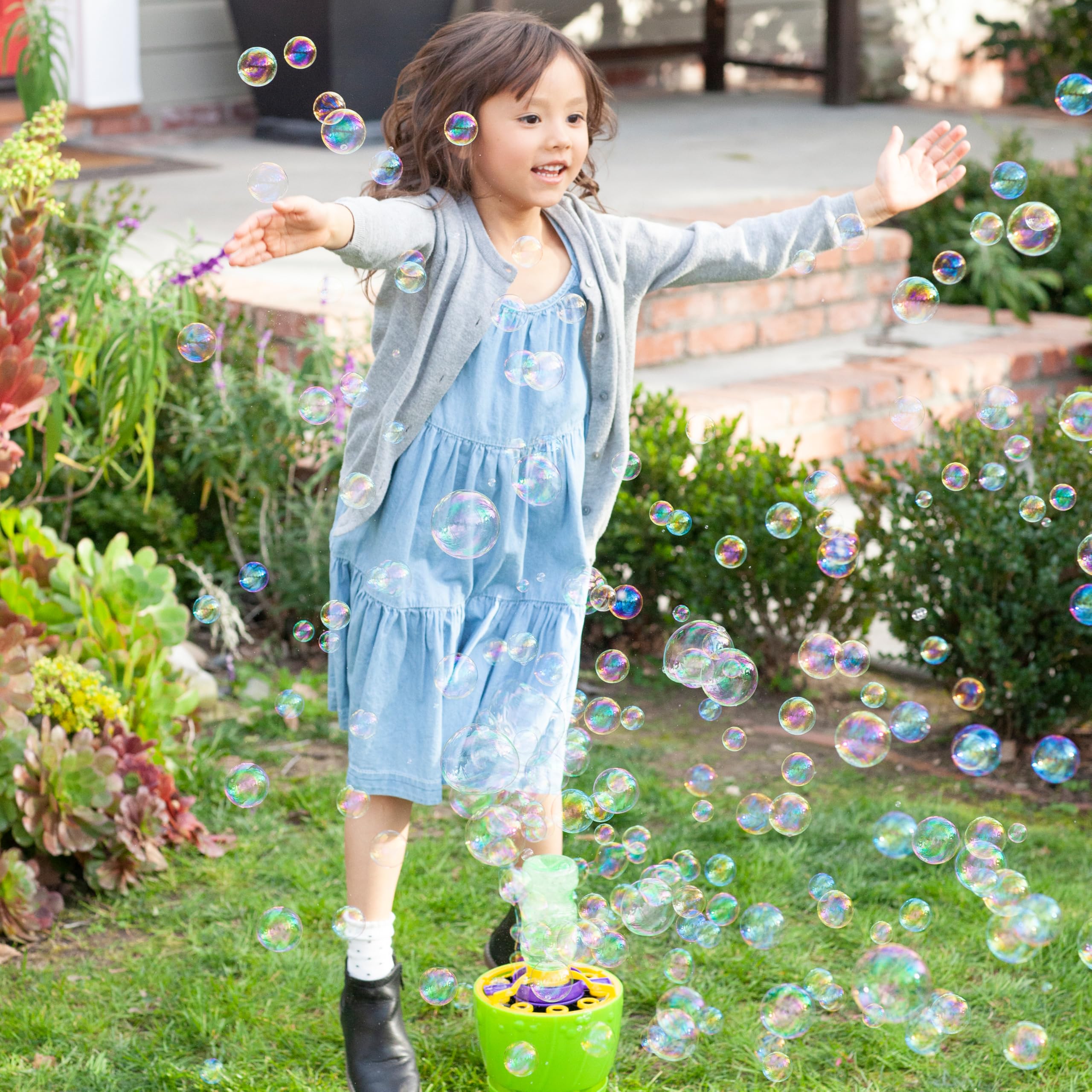 Gazillion Bubbles Bubble Rush Portable Bubble Machine - Instant Bubble Maker for Kids with 8oz Bubble Solution - Outdoor Play Toy for Ages 3+ - Perfect for Birthday Parties, Backyard Fun & Summer Activities