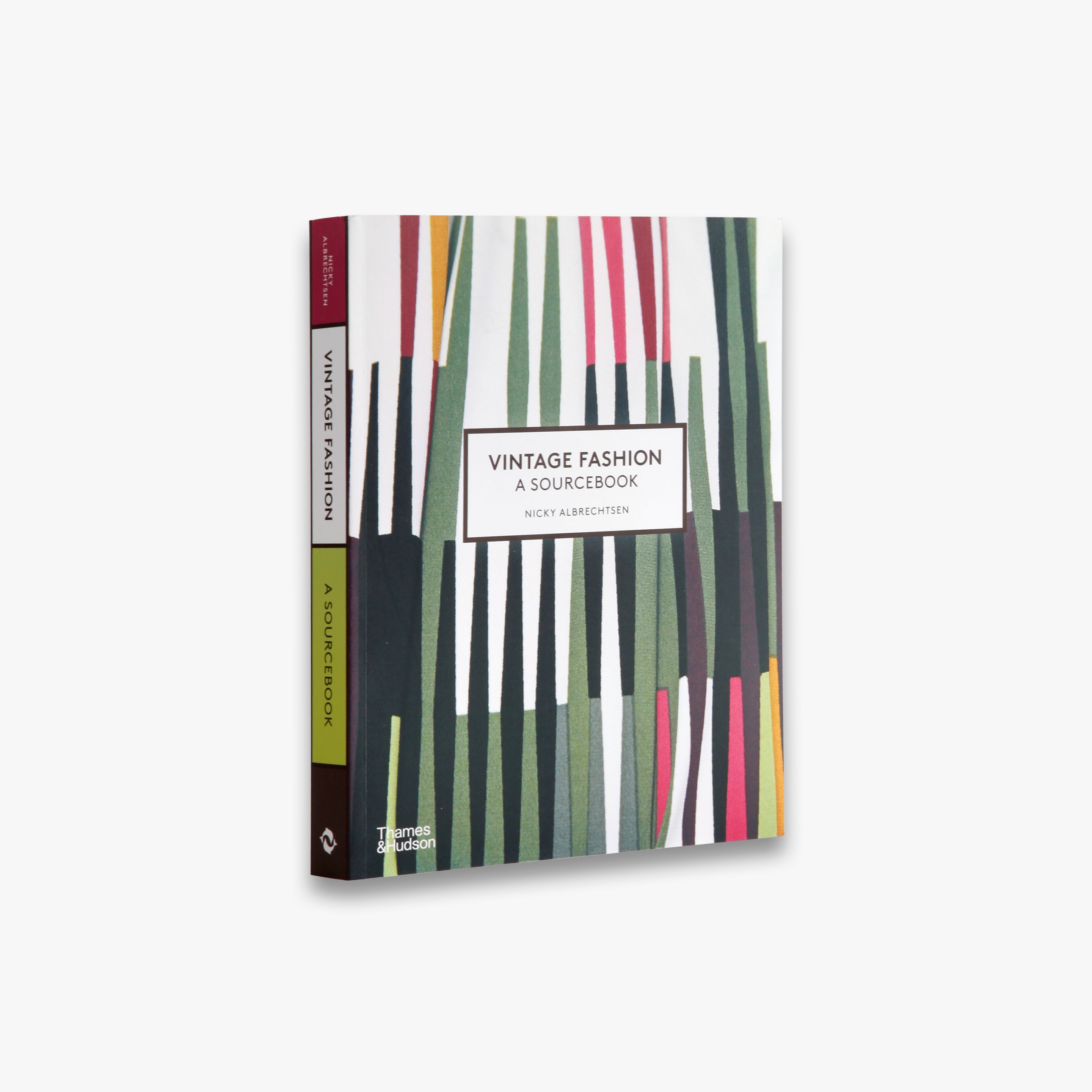 Vintage Fashion Sourcebook: Timeless Styles & Trends for Retro Clothing Lovers - Perfect for Costume Parties, Themed Events & Everyday Vintage Looks