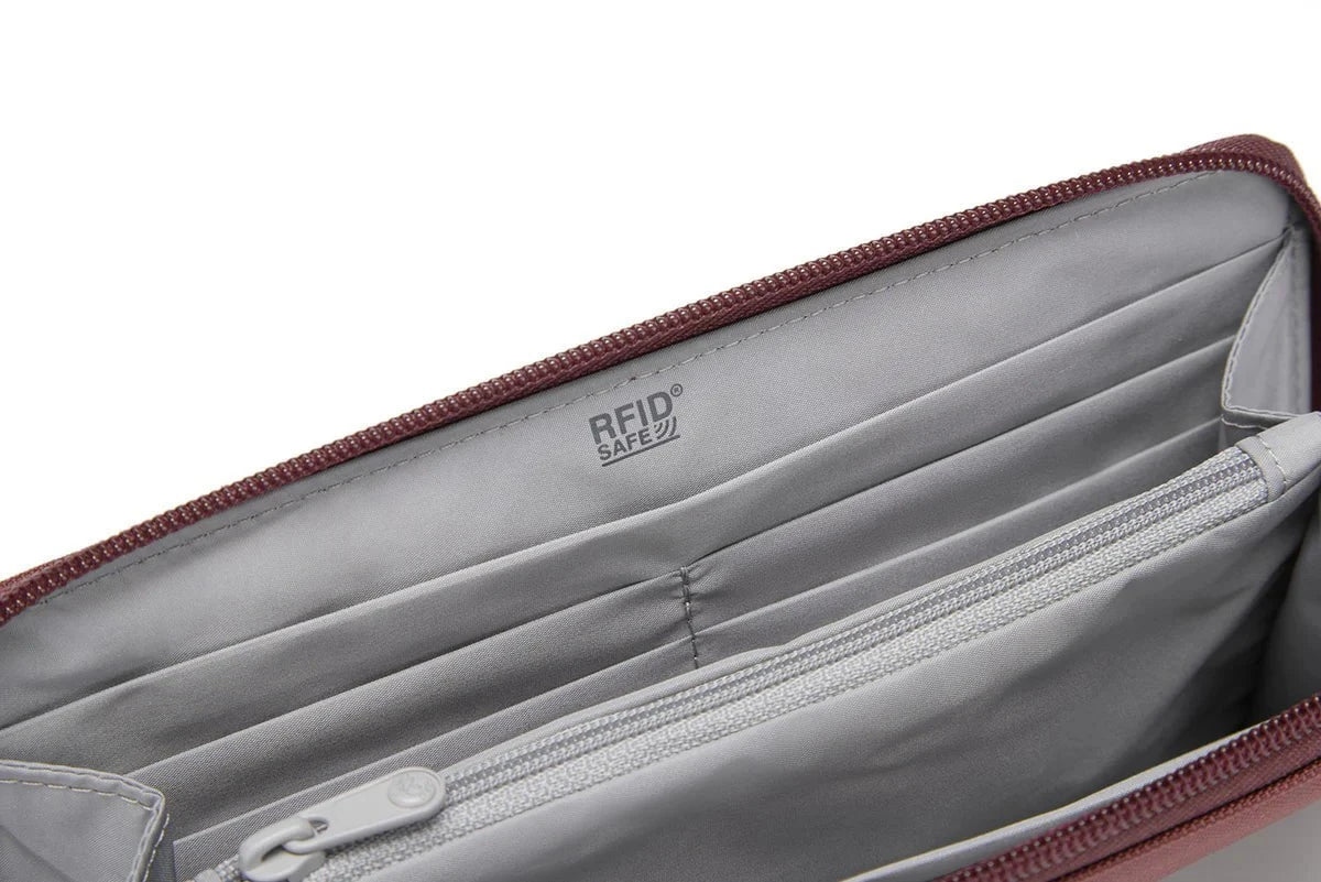 Pacsafe RFIDsafe™ RFID Blocking Continental Wallet - Secure Travel Wallet for Credit Cards & Passport - Perfect for International Trips & Daily Commute