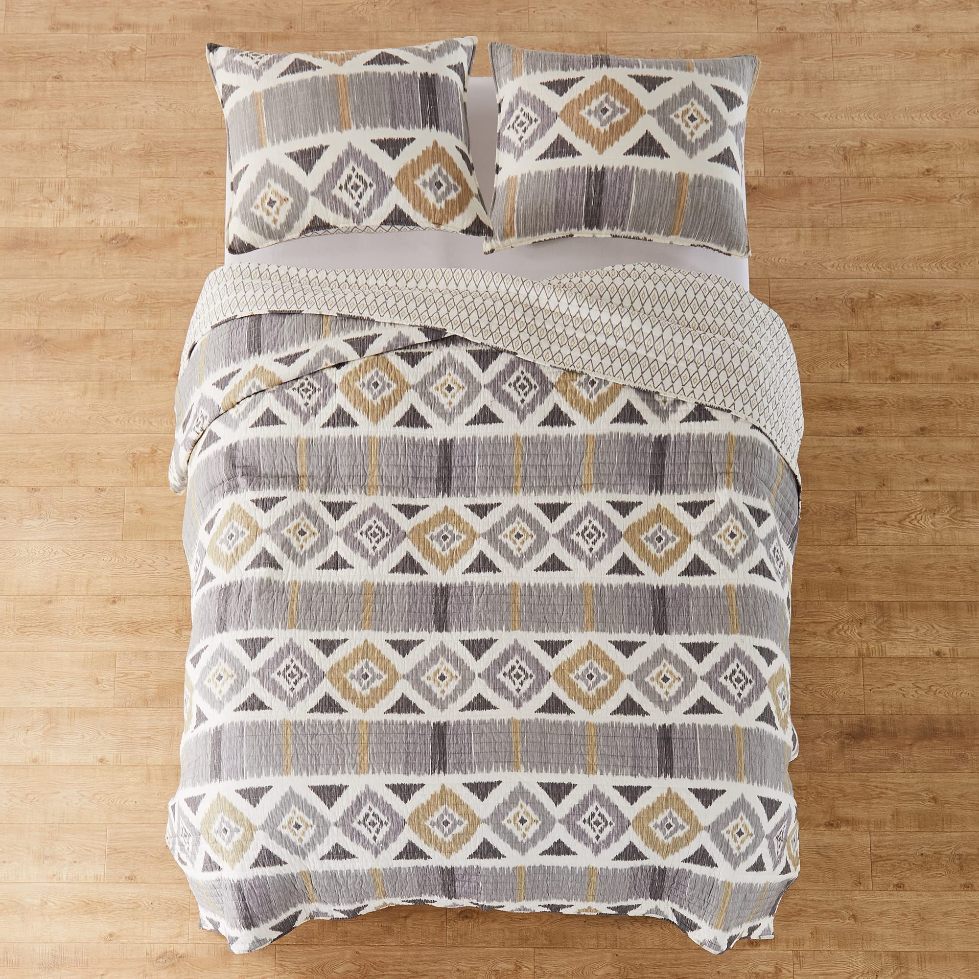 Levtex Home Santa Fe Twin/Twin XL Quilt - Reversible Cotton Ikat Pattern Bedspread in Soft Grey, Cream & Tan - 68x86 Inches - Perfect for Kids' Rooms, Guest Bedrooms & Cozy Dorm Decor
