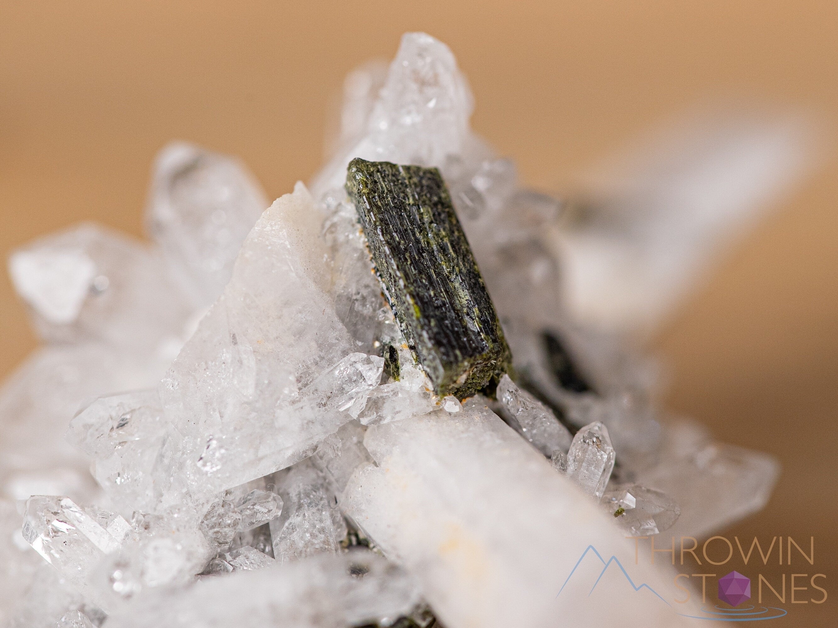 Natural Quartz with Epidote Raw Crystal Cluster - Unique Housewarming Gift, Healing Stones for Home Decor & Spiritual Energy - Perfect for Meditation, Reiki & Feng Shui