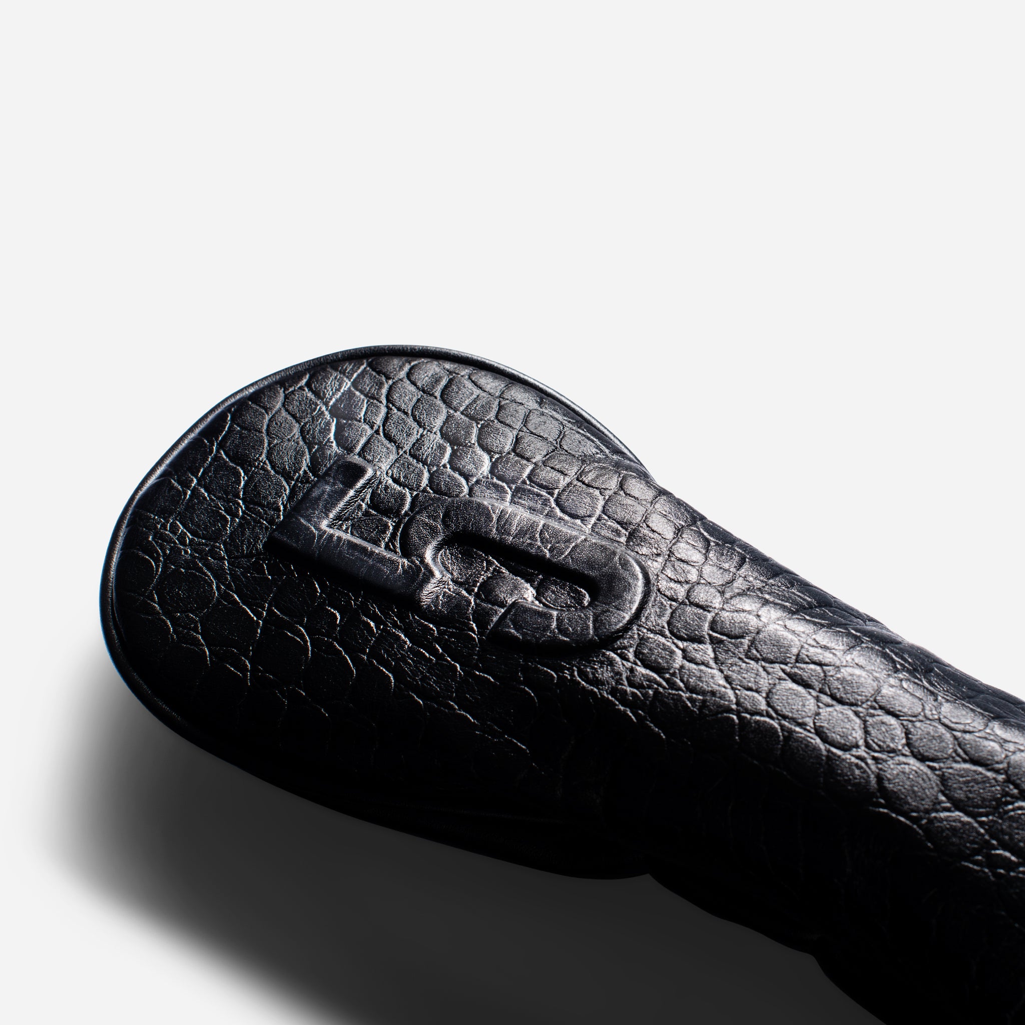 Premium Luxury Embossed Golf Club Headcover - Stylish Protection for Drivers, Woods & Hybrids on the Course