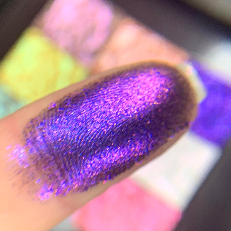 Liquidus Dimensional Multichrome Eyeshadow - Long Lasting Pigmented Makeup for Day & Night Wear - Perfect for Parties, Cosplay & Special Occasions