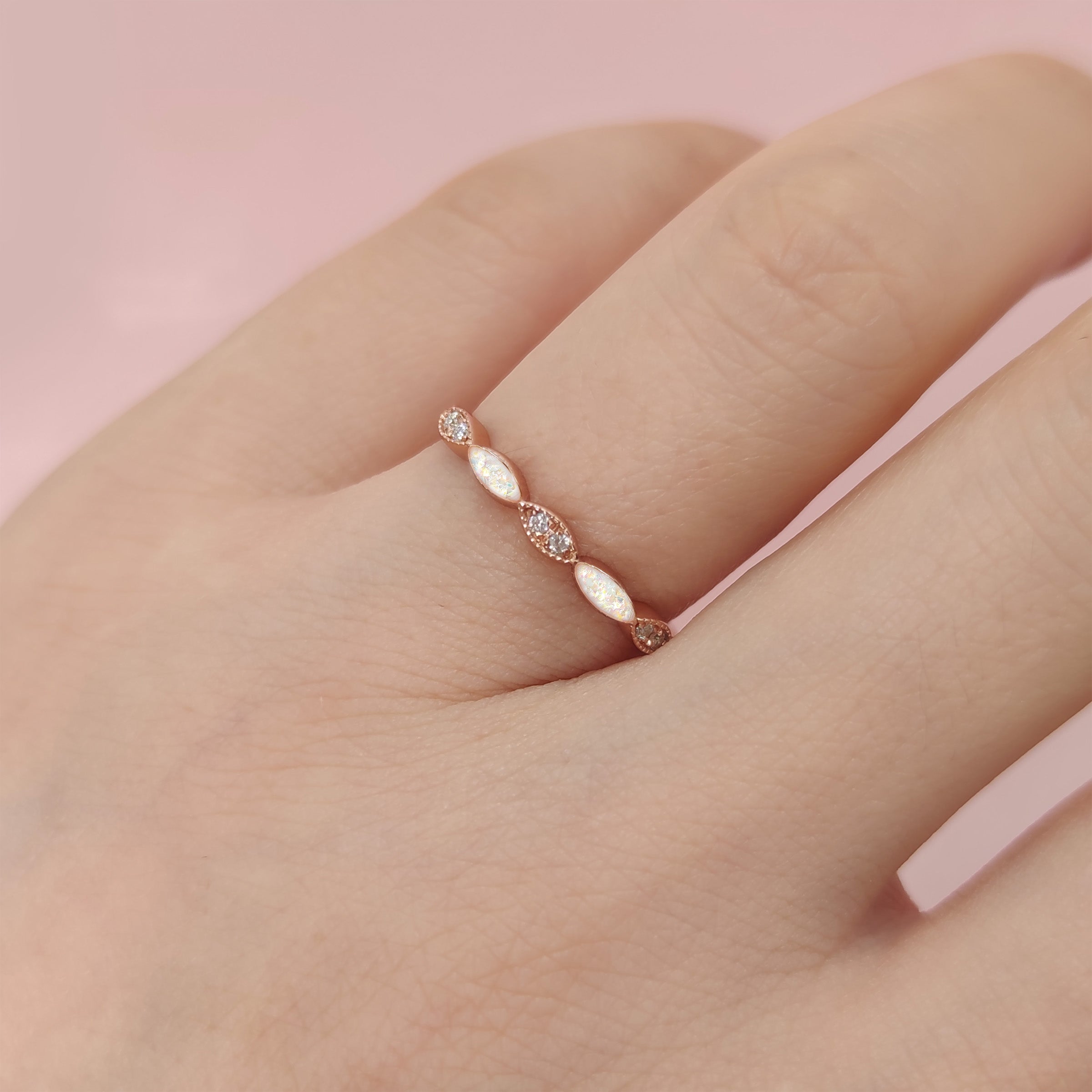 Everlasting Love Memorial Ashes Ring - Handcrafted Keepsake Jewelry for Cremation Ashes - Perfect for Remembrance & Memorial Gifts