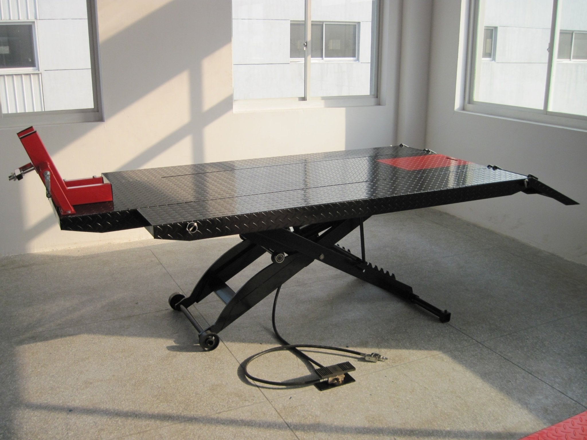 1100 LB Air Operated Hydraulic Scissor Lift Table - Heavy Duty Motorcycle & ATV Ramp for Garage, Workshop, and Auto Repair | MCL4105Q