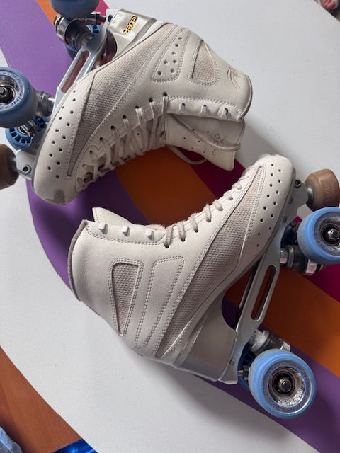 Pre-Owned Edea Fly Figure Skating Boots & Blades Package - Perfect for Competitive Skaters & Ice Dancing Practice