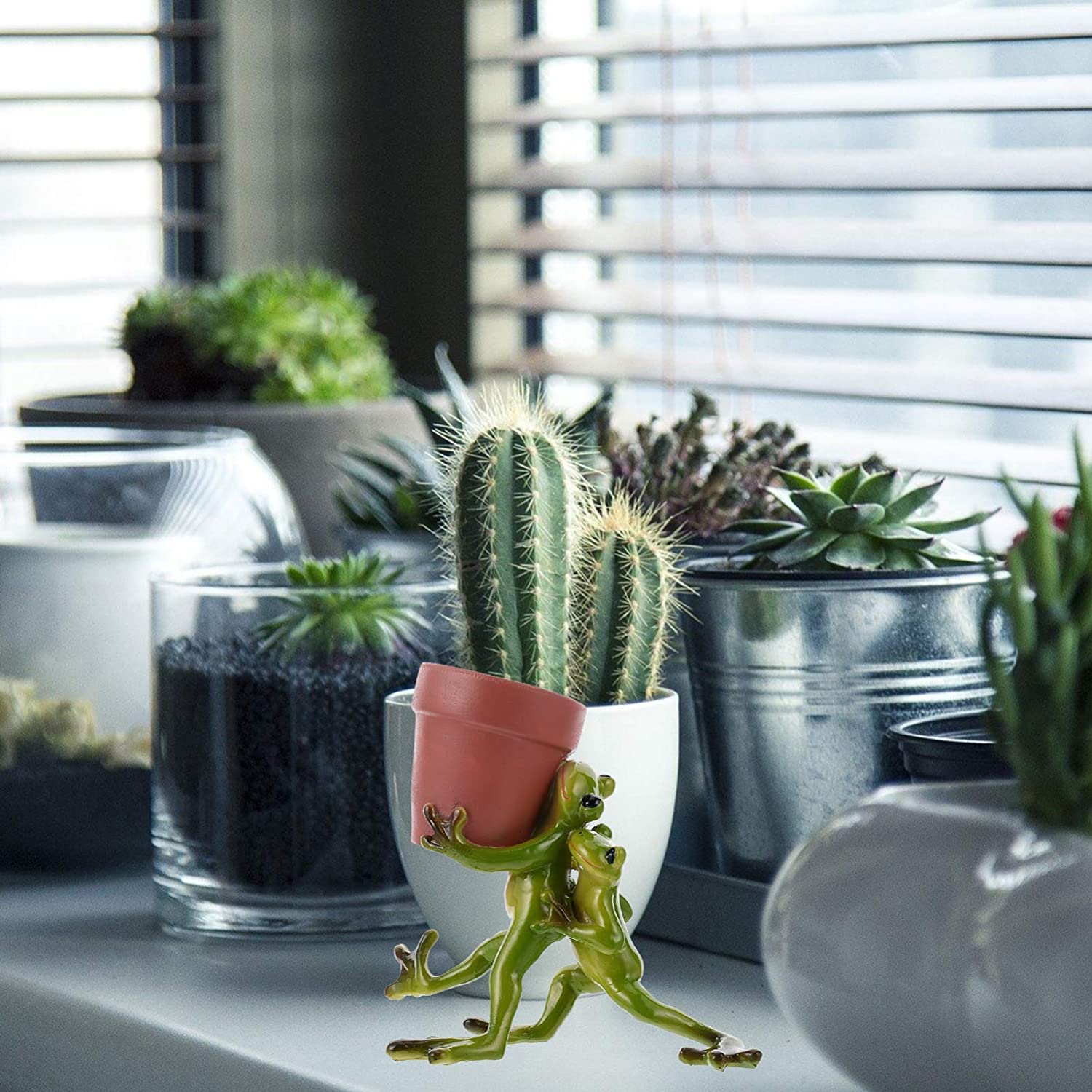 Ceramic Succulent Planter Pots with Frog Statues - Mini Flower Plant Pots for Garden, Kitchen, Windowsill, Office & Party Decor - Cute Animal Shaped Ceramic Basin for Indoor/Outdoor Plants
