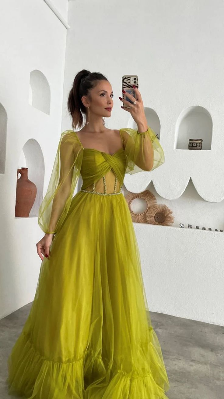 Elegant Green Tulle A-Line Prom Dress with Long Sleeves - Formal Party Gown for Homecoming, Quinceañera & Evening Events | Style 2189