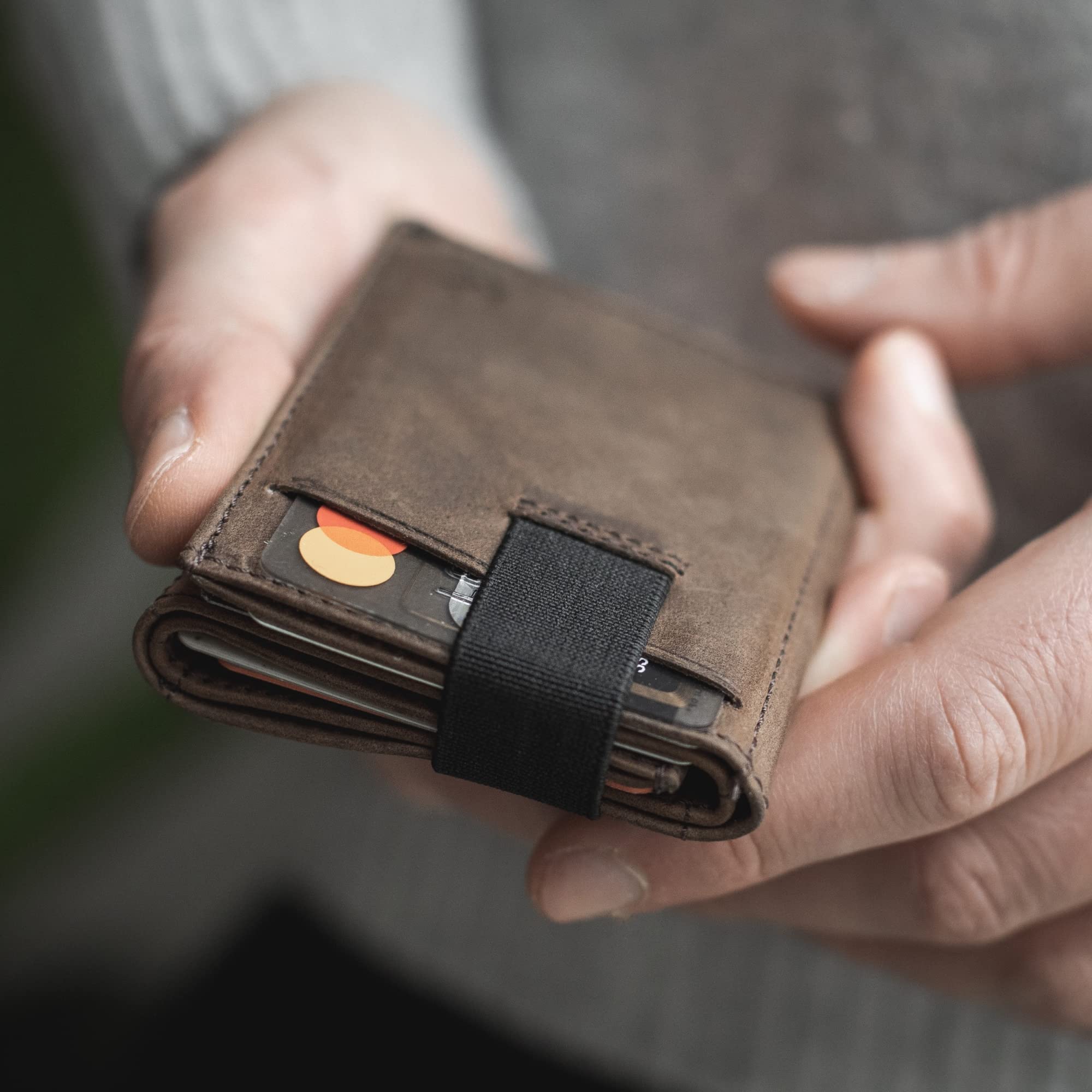 DONBOLSO Slim RFID Blocking Wallet for Men & Women - Genuine Leather Credit Card Holder with 9 Slots (Holds 13 Cards) - Vintage Brown - Perfect for Travel, Business & Everyday Use
