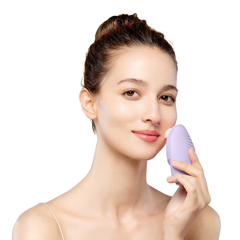 Foreo LUNA 3 Facial Cleansing Brush for Sensitive Skin - Gentle Exfoliation & Deep Pore Cleaning - Perfect for Daily Skincare Routine & Travel