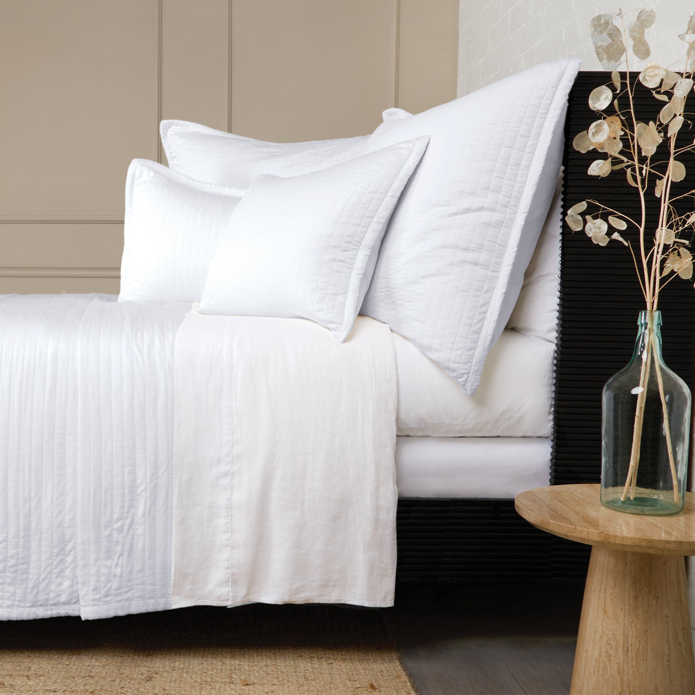 Carlyle Coverlet - Soft & Lightweight Bedspread for All Seasons | Perfect for Bedroom, Guest Room, and Dorm Decor | Cozy Home & Hotel Use