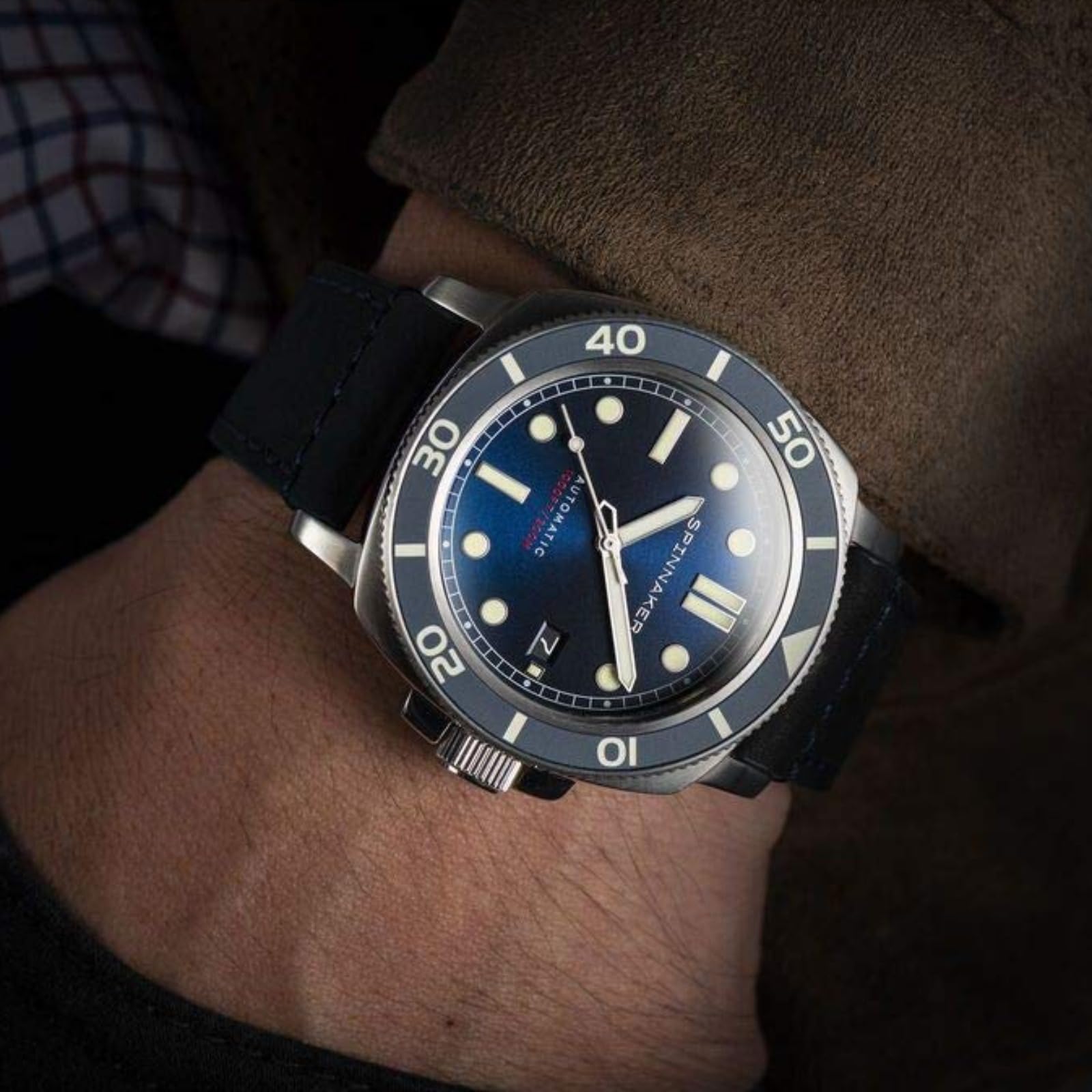 Spinnaker Hull Men’s Automatic Dive Watch - 42mm Stainless Steel Case, Black Leather Strap, 300m Water Resistance, SP-5088-02 Arctic Blue - Perfect for Scuba Diving, Swimming & Everyday Wear