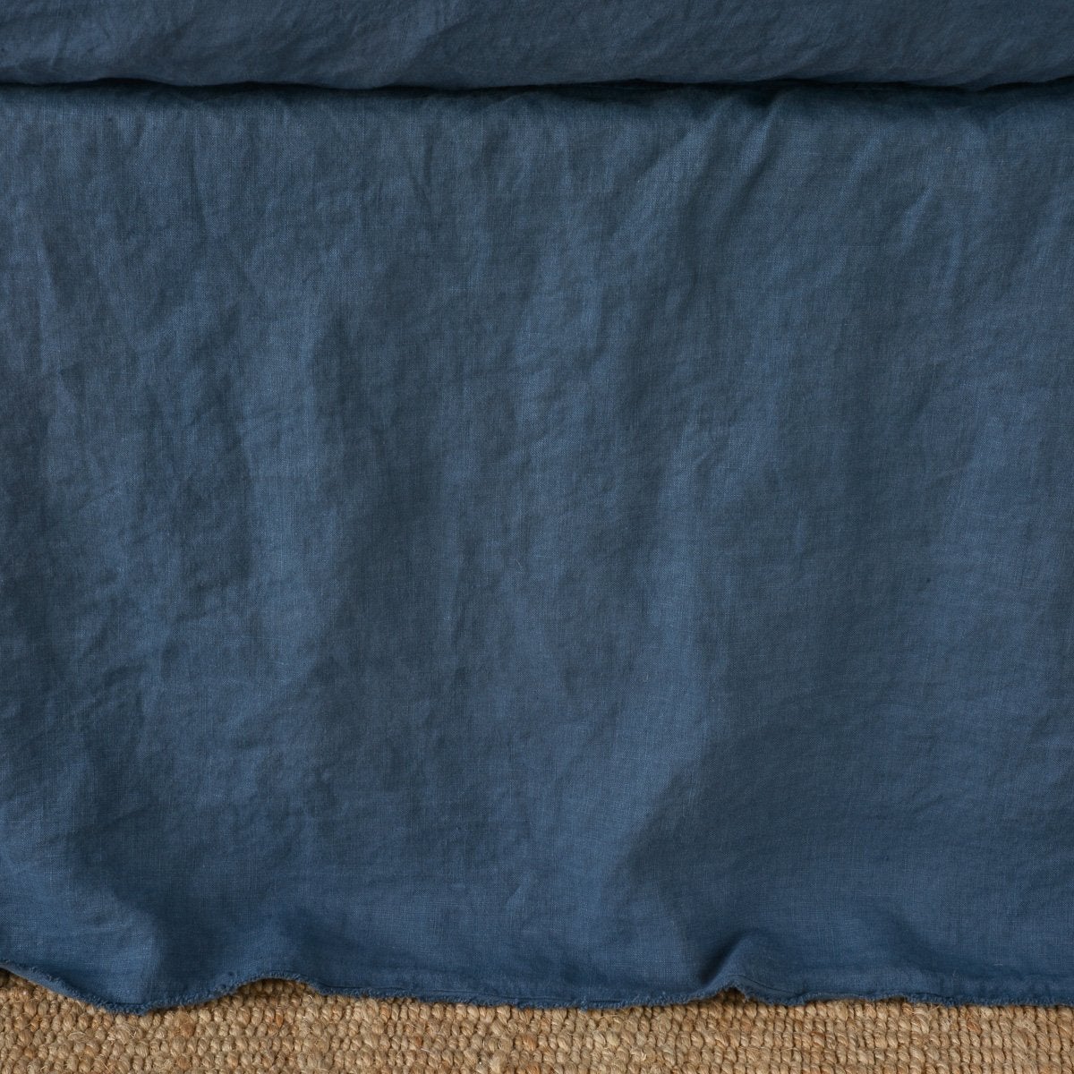 Austin Bed Skirt - Premium Fitted Dust Ruffle for Queen/King Size Beds - Elegant Bedroom Decor for Hotels, Guest Rooms & Master Suites