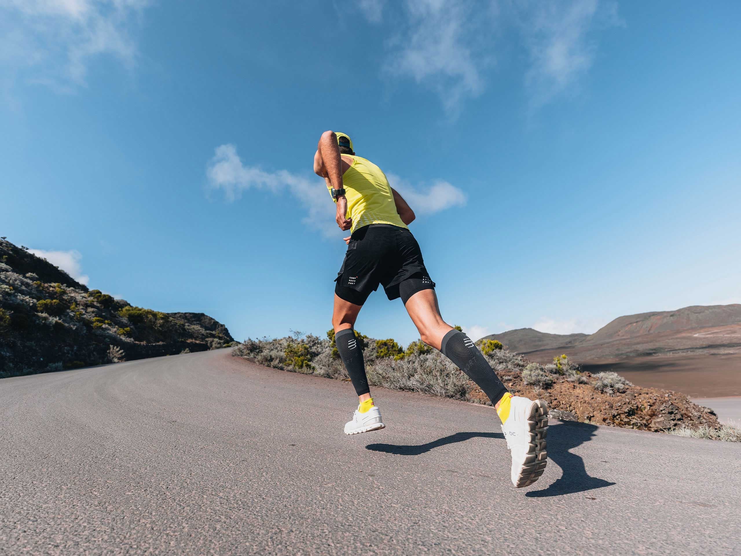 Compressport Men's Pro Racing Singlet - Breathable Running Top for Marathon & Triathlon - Evening Primrose/White - Ideal for Competition, Training & Outdoor Sports
