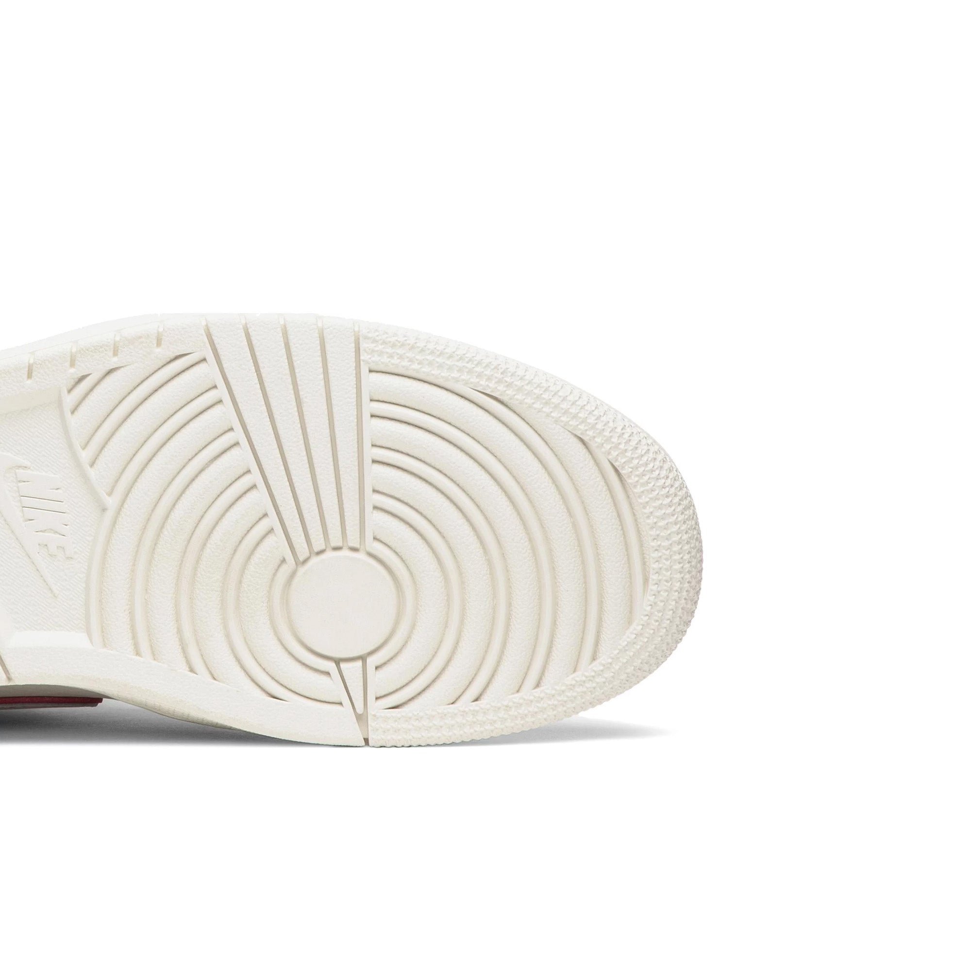 Air Jordan 1 Retro High 'Phantom Gym Red' Basketball Shoes (2019) - Men's Sneakers for Streetwear & Casual Style | Perfect for Basketball, Fashion & Everyday Wear