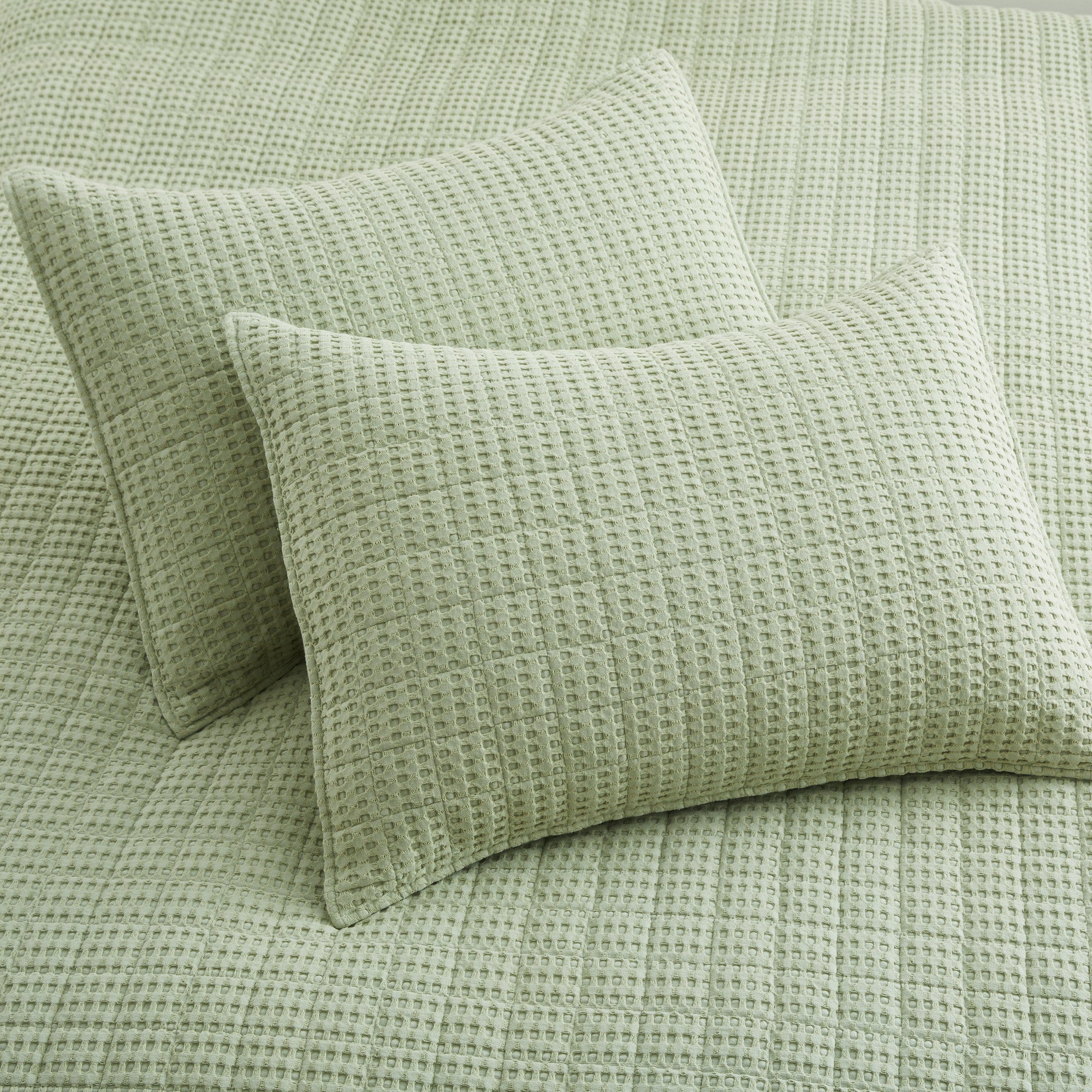 Luxury Mills Waffle Quilt Set - Ultra Soft Bedding Collection for Queen/King Size Beds - Perfect for Cozy Bedrooms, Guest Rooms & Hotel Stays