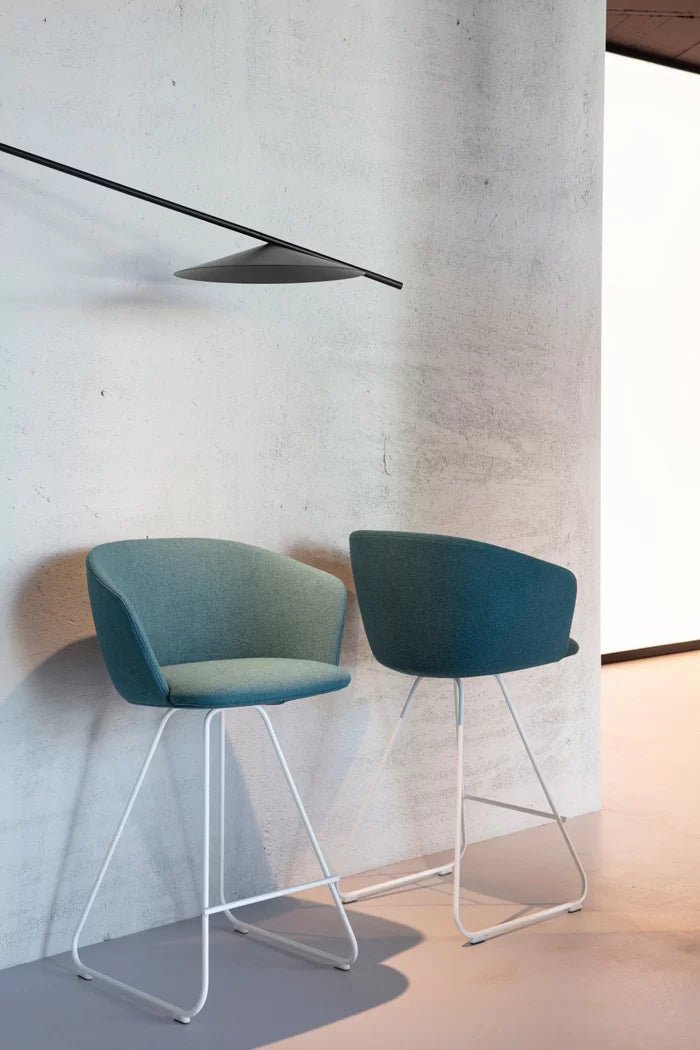 Lapalma S472 Glove Stool - Modern Adjustable Bar Stool for Kitchen, Dining & Living Room - Ergonomic Design for Comfortable Seating
