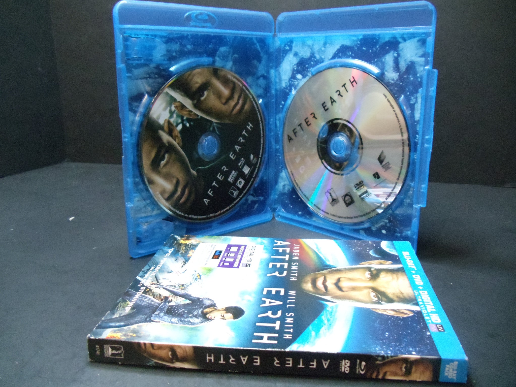 After Earth Blu-ray + DVD 2-Disc Set - Sci-Fi Action Movie with Will Smith & Jaden Smith - Perfect for Movie Nights & Sci-Fi Collections