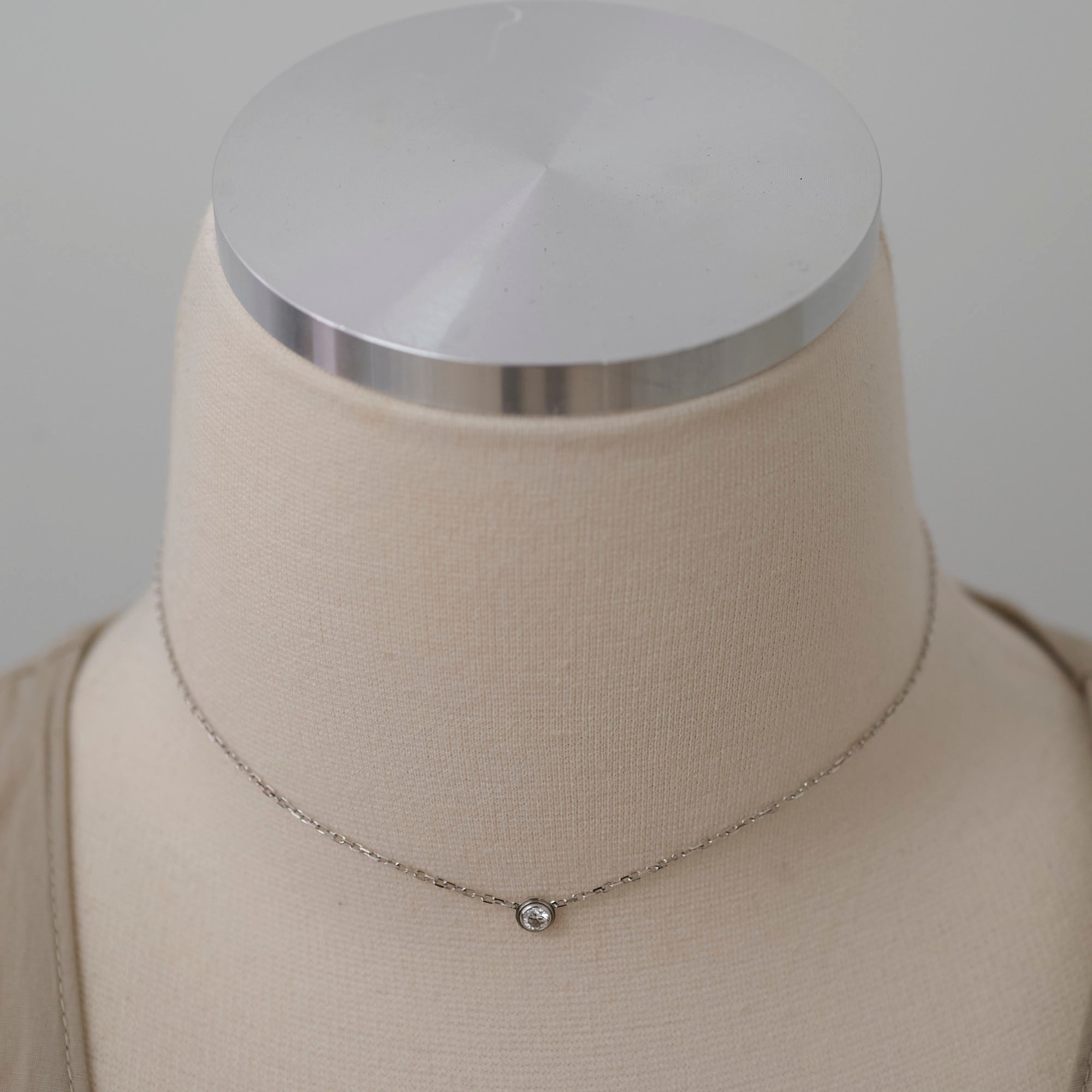 Carrier Large Model D'amour Necklace in White Gold - Elegant Jewelry for Women, Perfect for Anniversaries, Weddings & Special Occasions