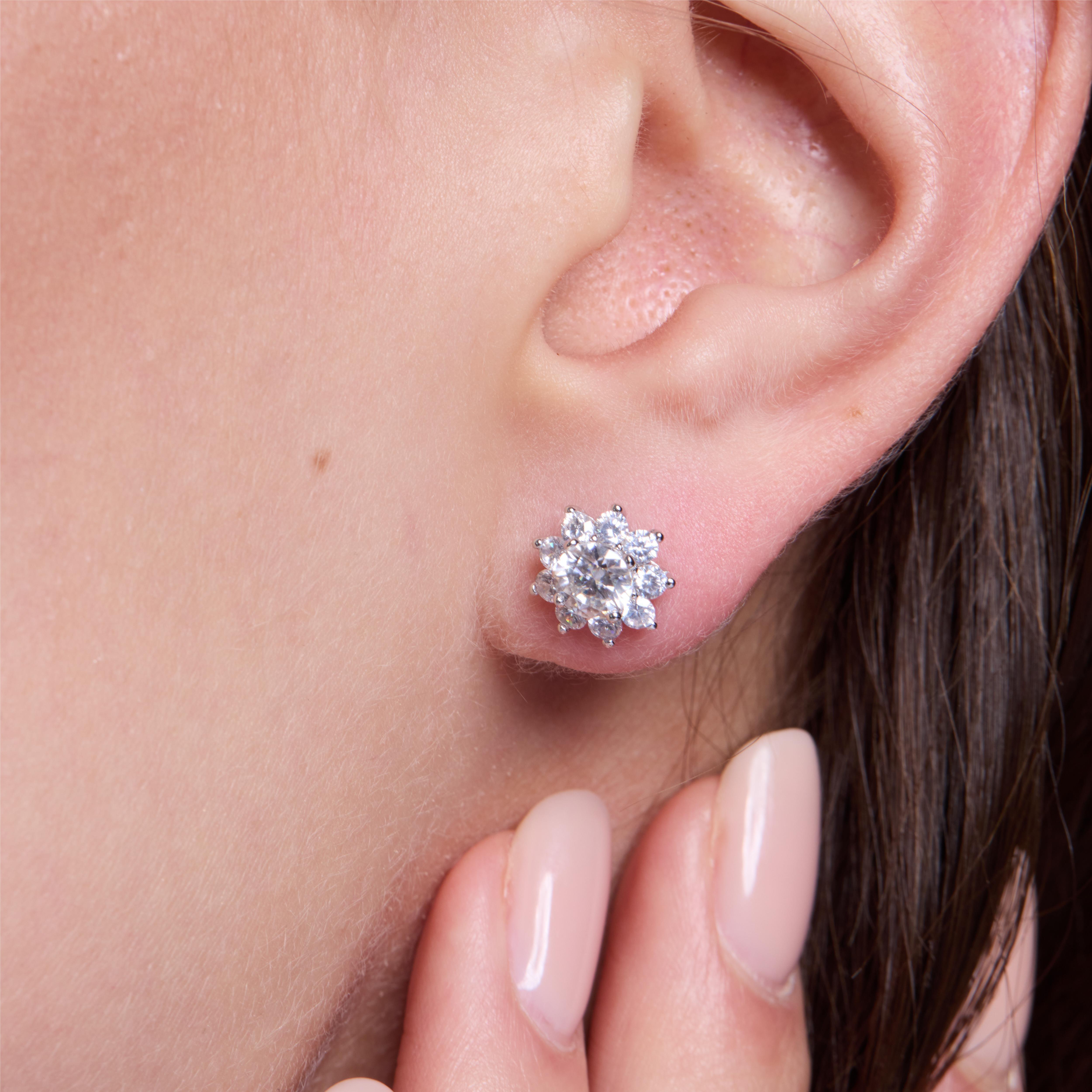 Stunning 14K Gold Sunflower Moissanite Stud Earrings for Women – Perfect for Everyday Wear, Weddings & Special Occasions