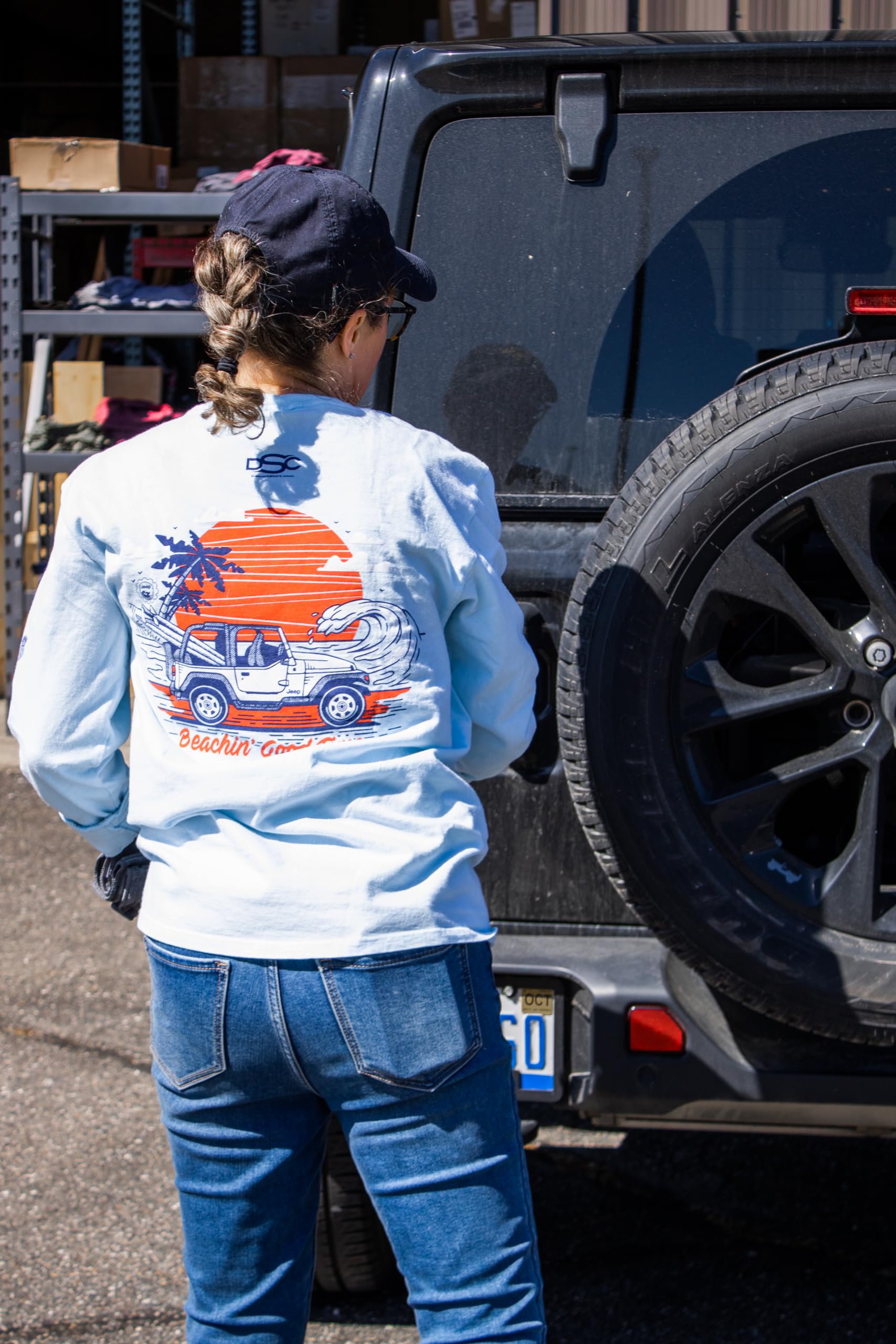 Jeep Wrangler Beach-Themed Long Sleeve T-Shirt for Men - Comfortable Casual Wear for Beach Outings, Road Trips & Outdoor Adventures