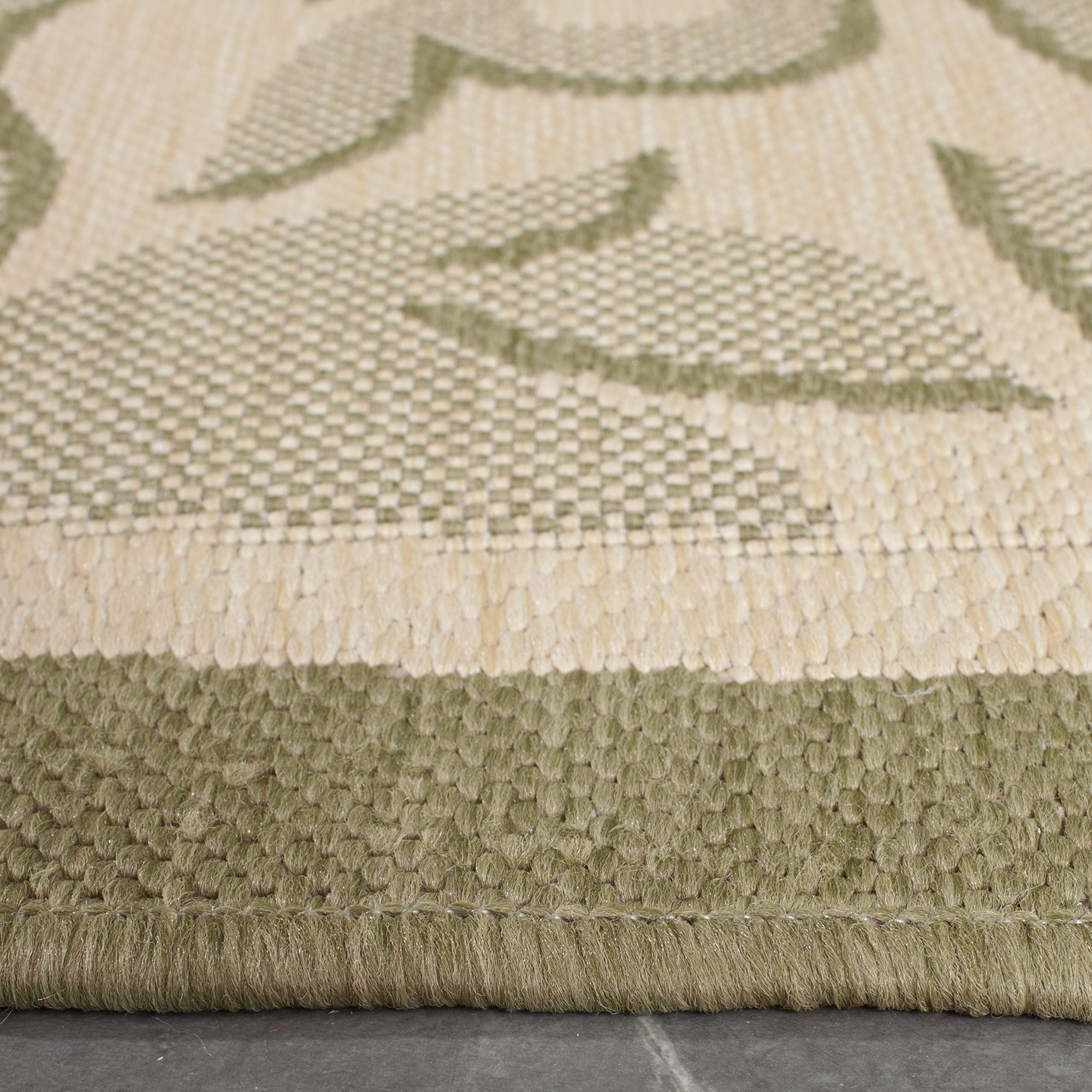 SAFAVIEH Courtyard Collection 6'7