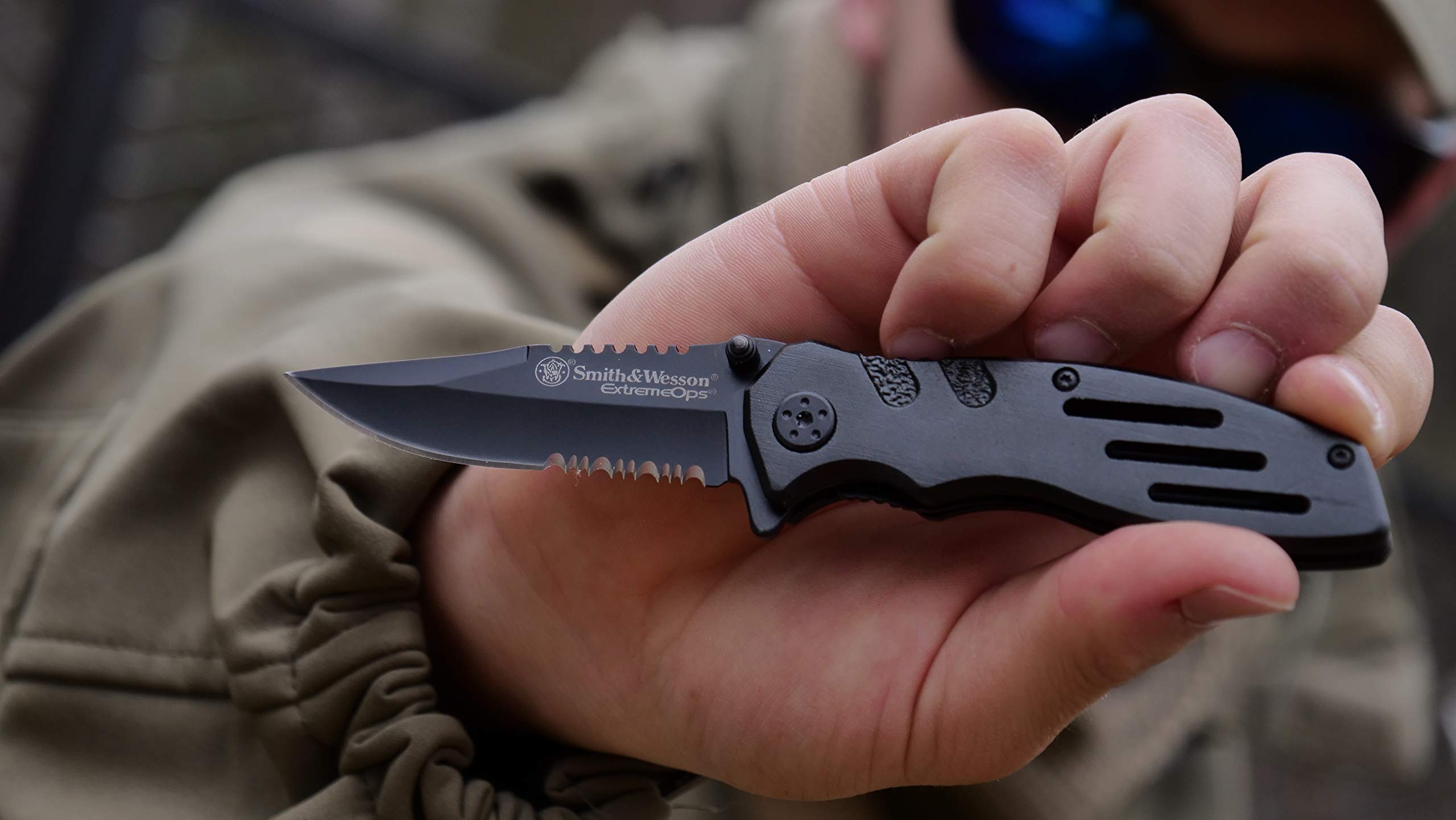 Smith & Wesson Extreme Ops Folding Knife - Tactical Pocket Knife with Stainless Steel Blade for Camping, Hiking & Outdoor Survival Gear