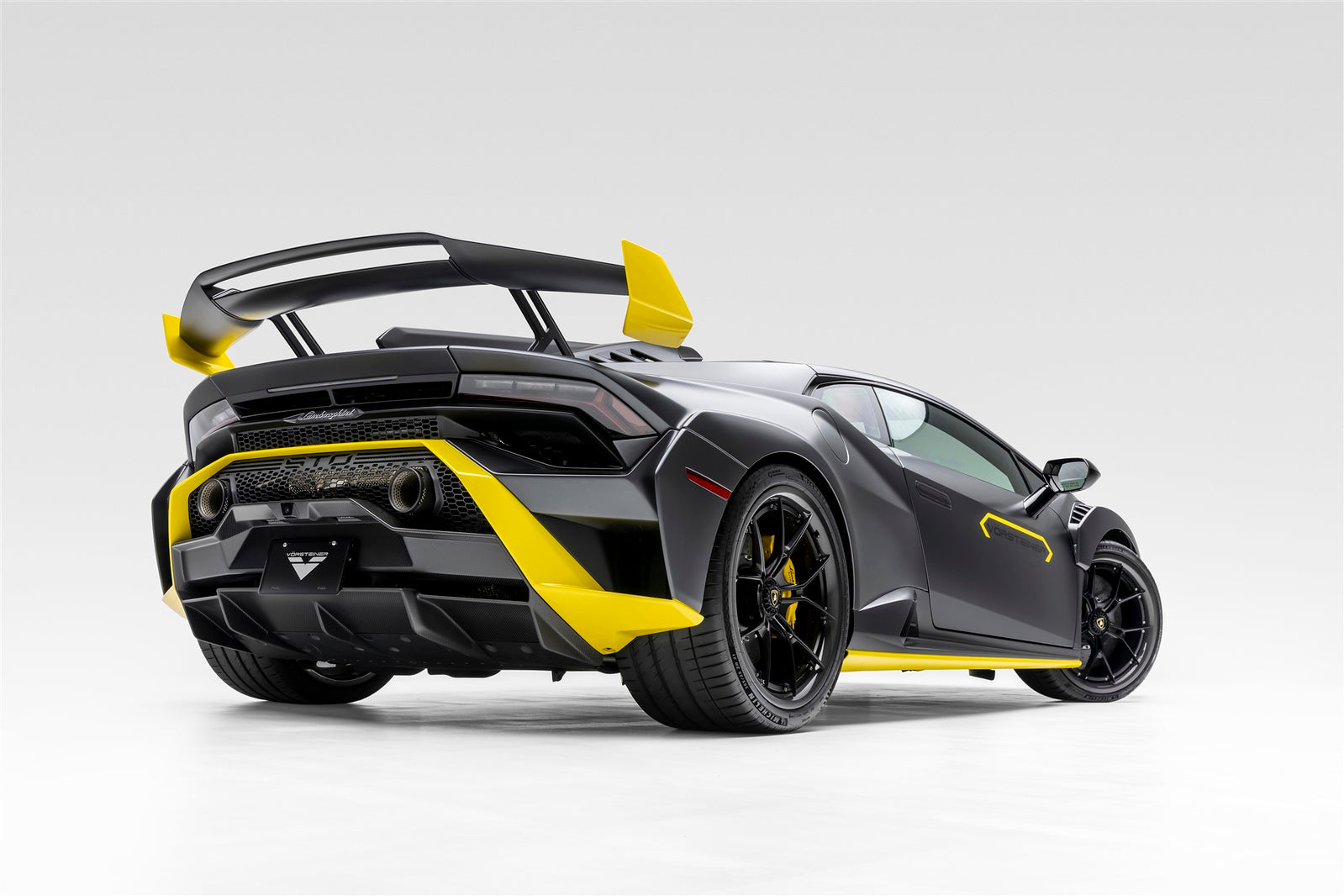 Lamborghini Huracan STO VMPC 208 Diecast Model Car - 1:18 Scale Collectible Supercar Replica for Display & Racing Enthusiasts - Perfect for Home Office Decoration, Car Showcases, and Gift Giving