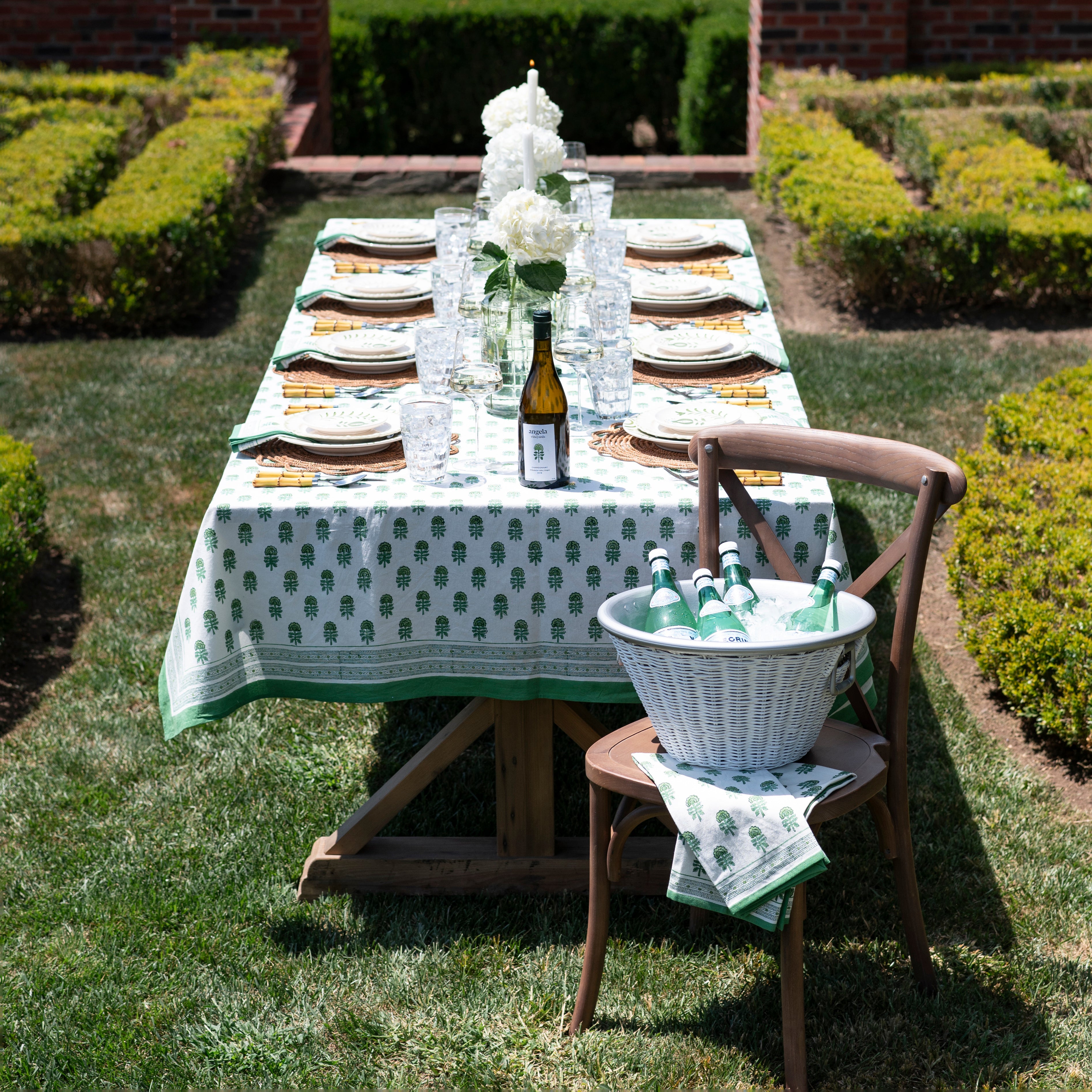 Premium Chardonnay Tablecloth - Elegant White Wine Themed Table Cover for Dining, Parties & Special Occasions - Perfect for Wine Tasting Events & French Bistro Decor