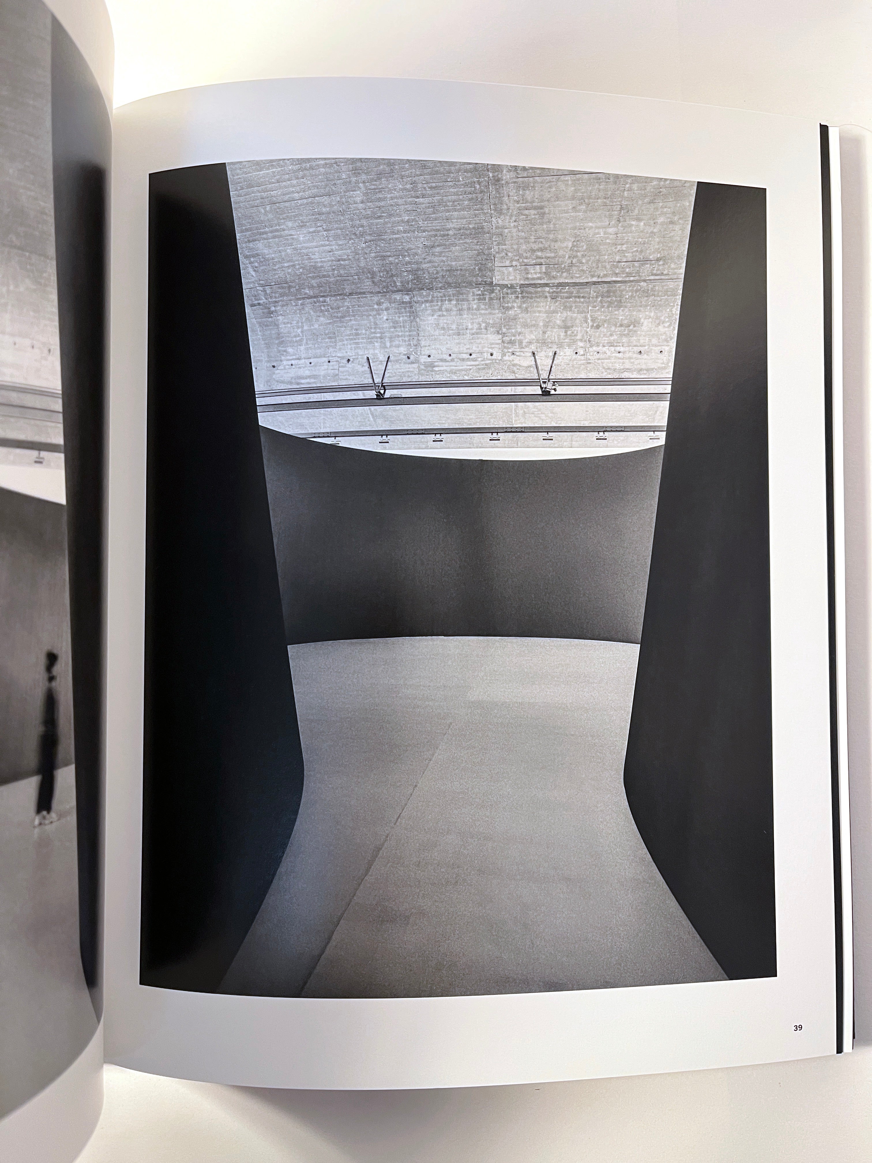 Richard Serra: Transmitter 2023 Hardcover Edition - Modern Art Book for Collectors & Enthusiasts | Perfect for Home Decor, Gifts & Art Studies