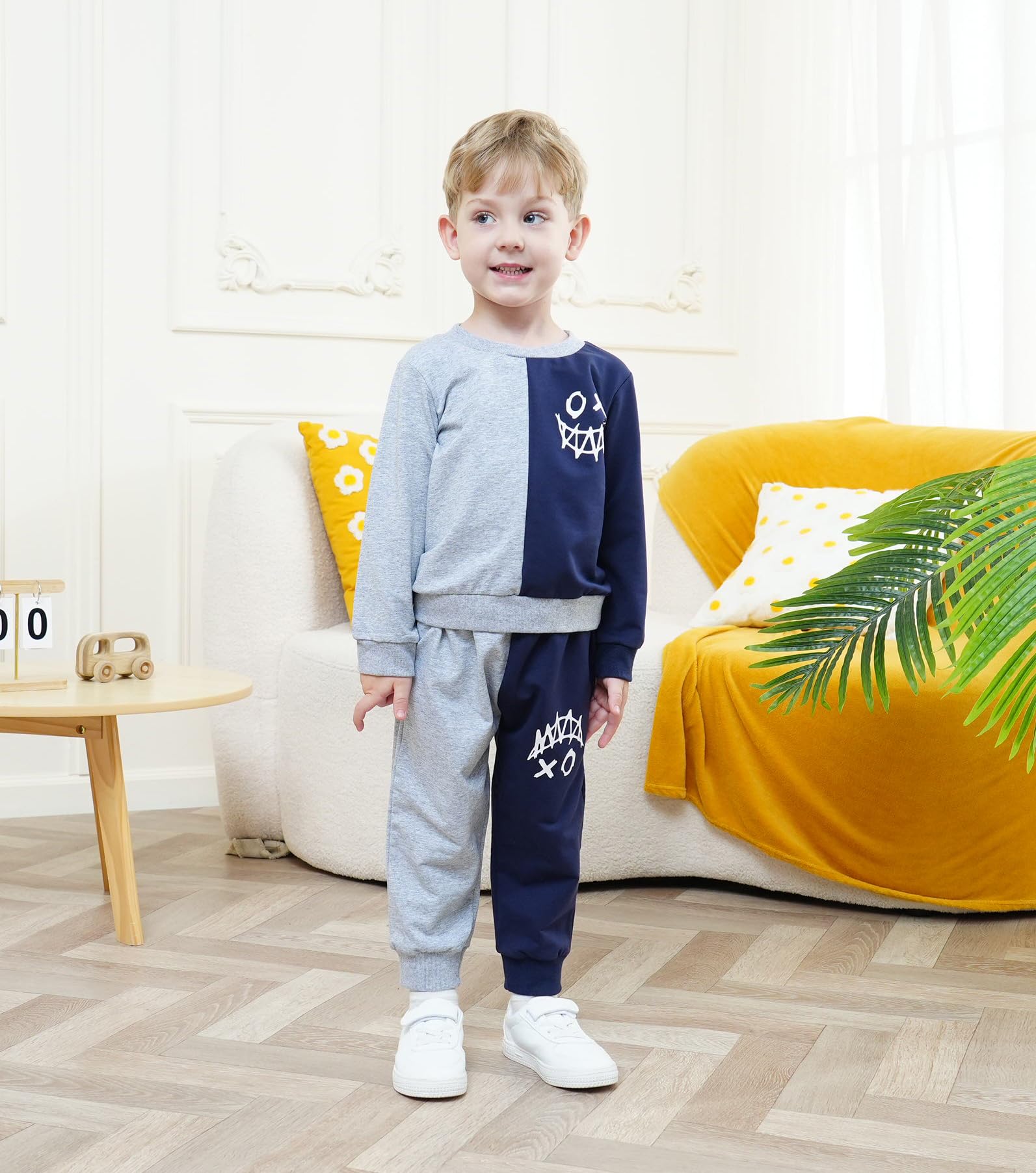 **Cartoon Face Print Color Block Sweatshirt & Sweatpants Set for Toddler Boys - Soft & Stylish Outfit for Playdates, Daycare & Casual Wear**