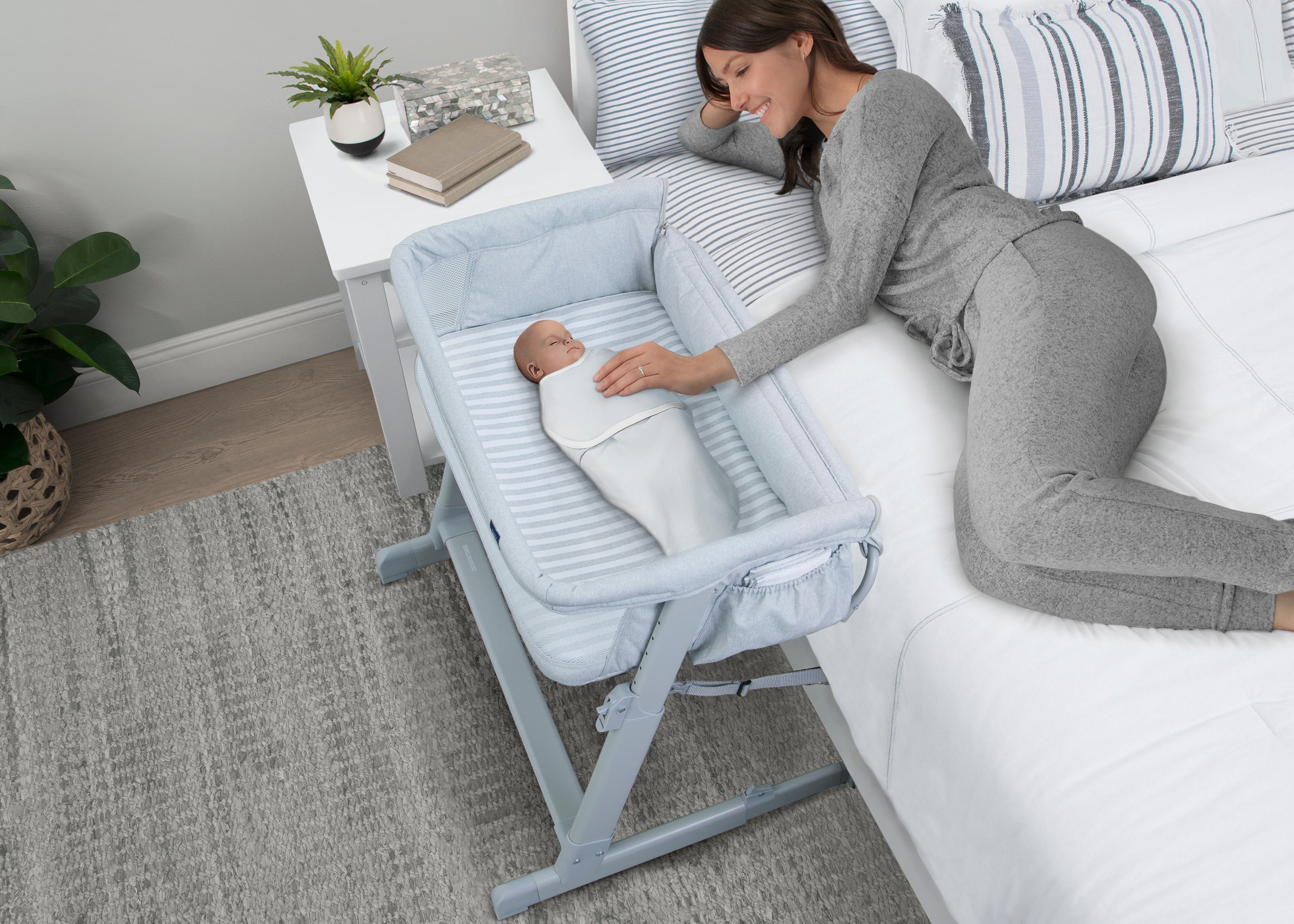 BabyGap Whisper Bedside Bassinet - Portable Crib for Newborns & Infants - Lightweight & Breathable Mesh Sides - Perfect for Nursery, Bedroom & Travel