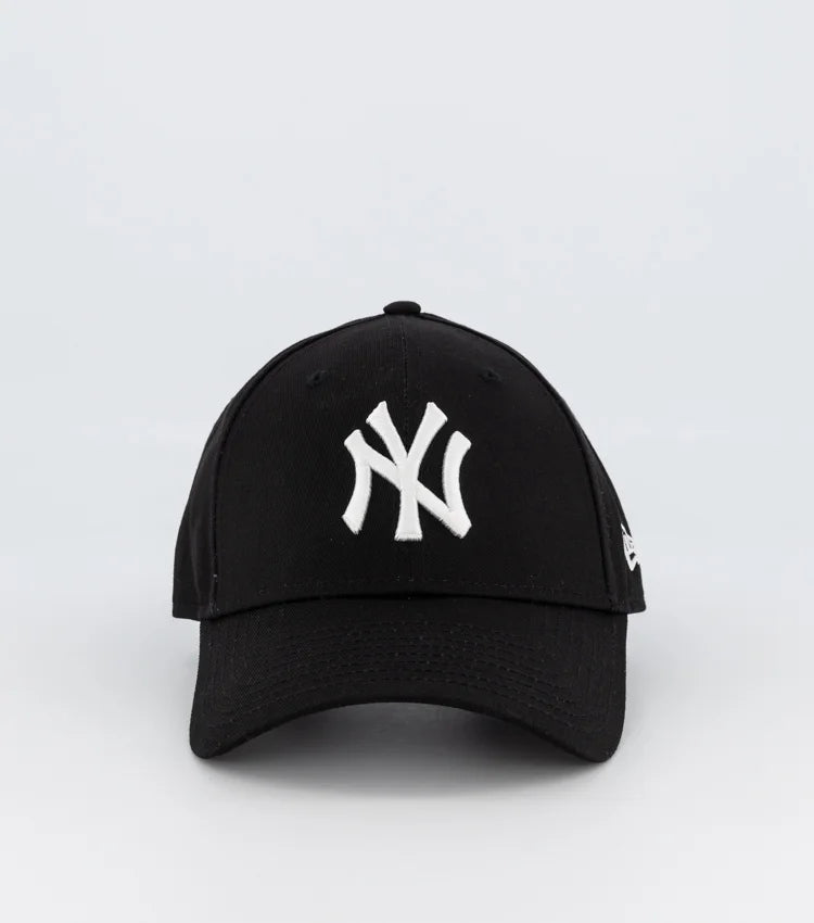 New Era New York Yankees Black 9FORTY Adjustable Baseball Cap - Official MLB Licensed Snapback Hat for Men & Women - Perfect for Sports Fans, Streetwear Fashion and Outdoor Activities